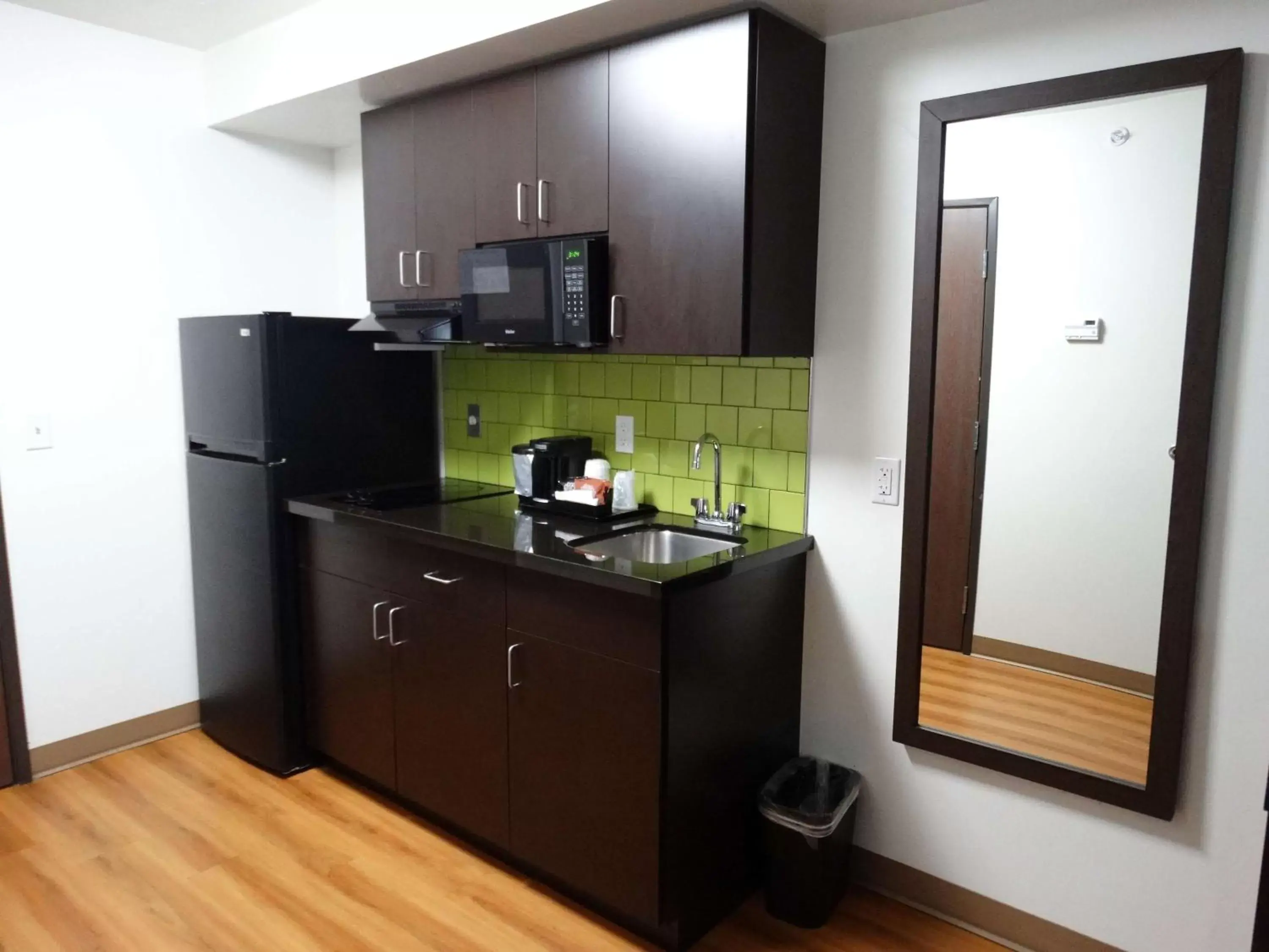 Photo of the whole room, Kitchen/Kitchenette in Best Western Duchesne Inn