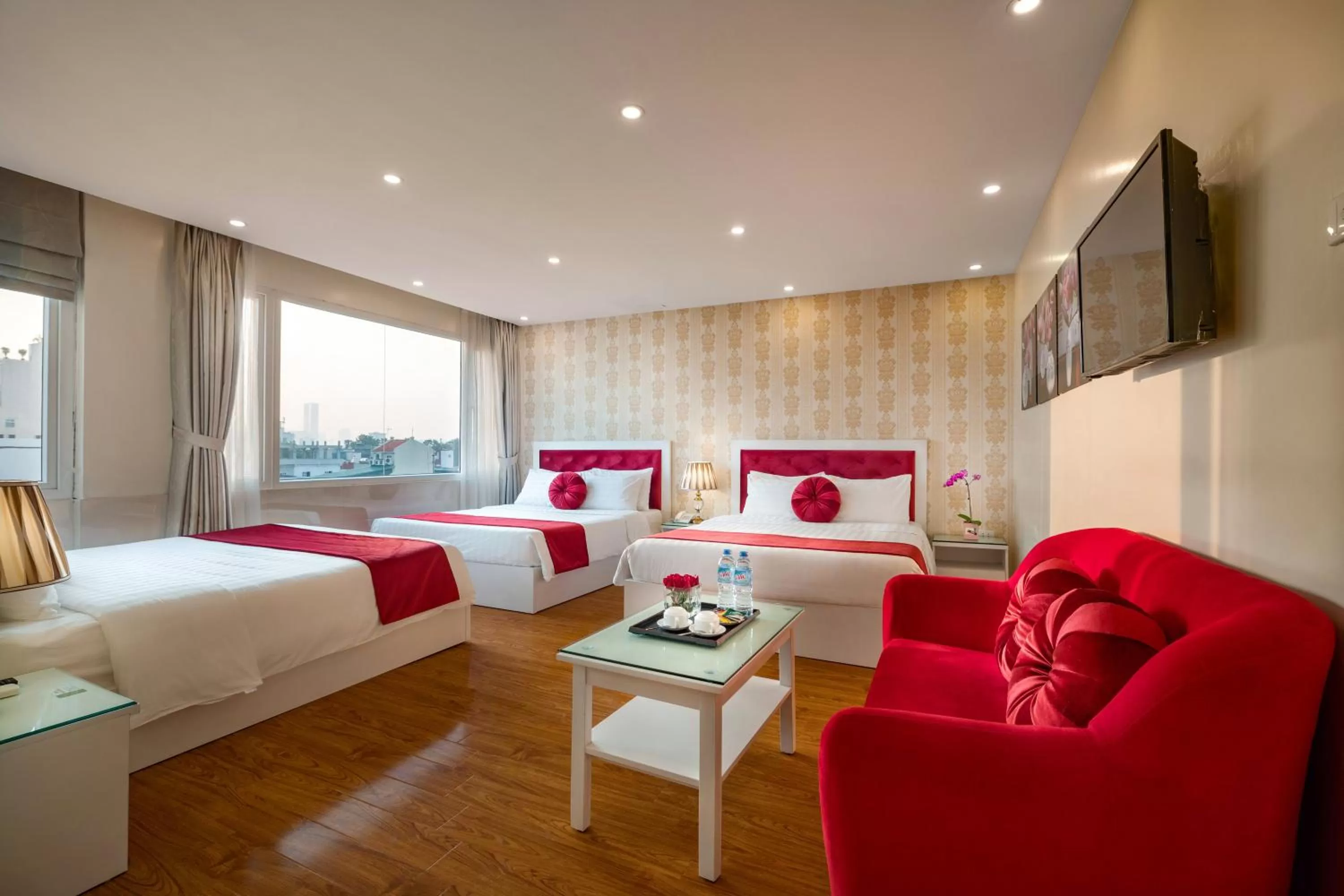 Photo of the whole room, Bed in Hanoi Royal Palace Hotel 2