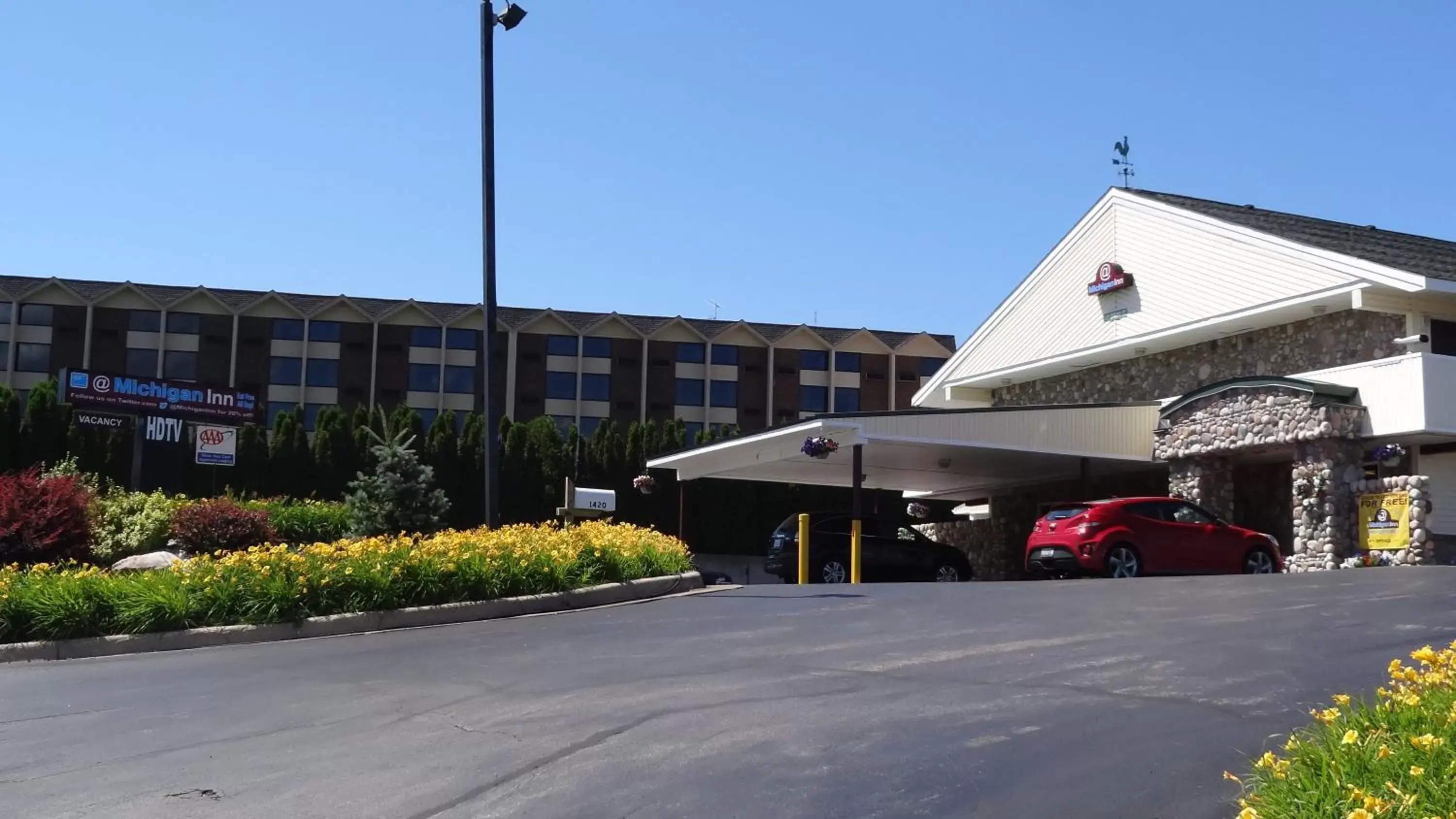 Facade/entrance, Property Building in @ Michigan Inn & Lodge