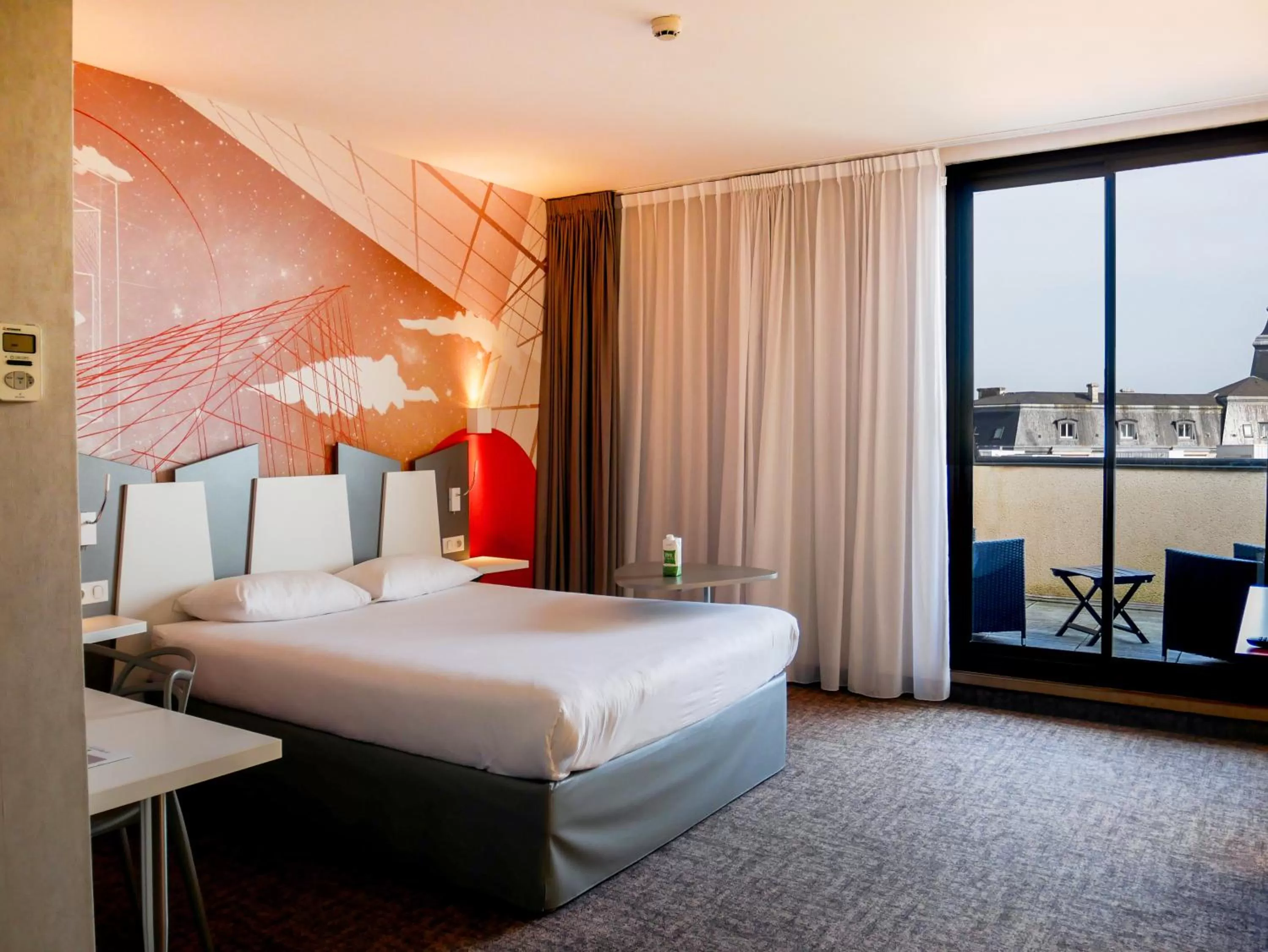 Property building, Bed in ibis Styles Poitiers Centre
