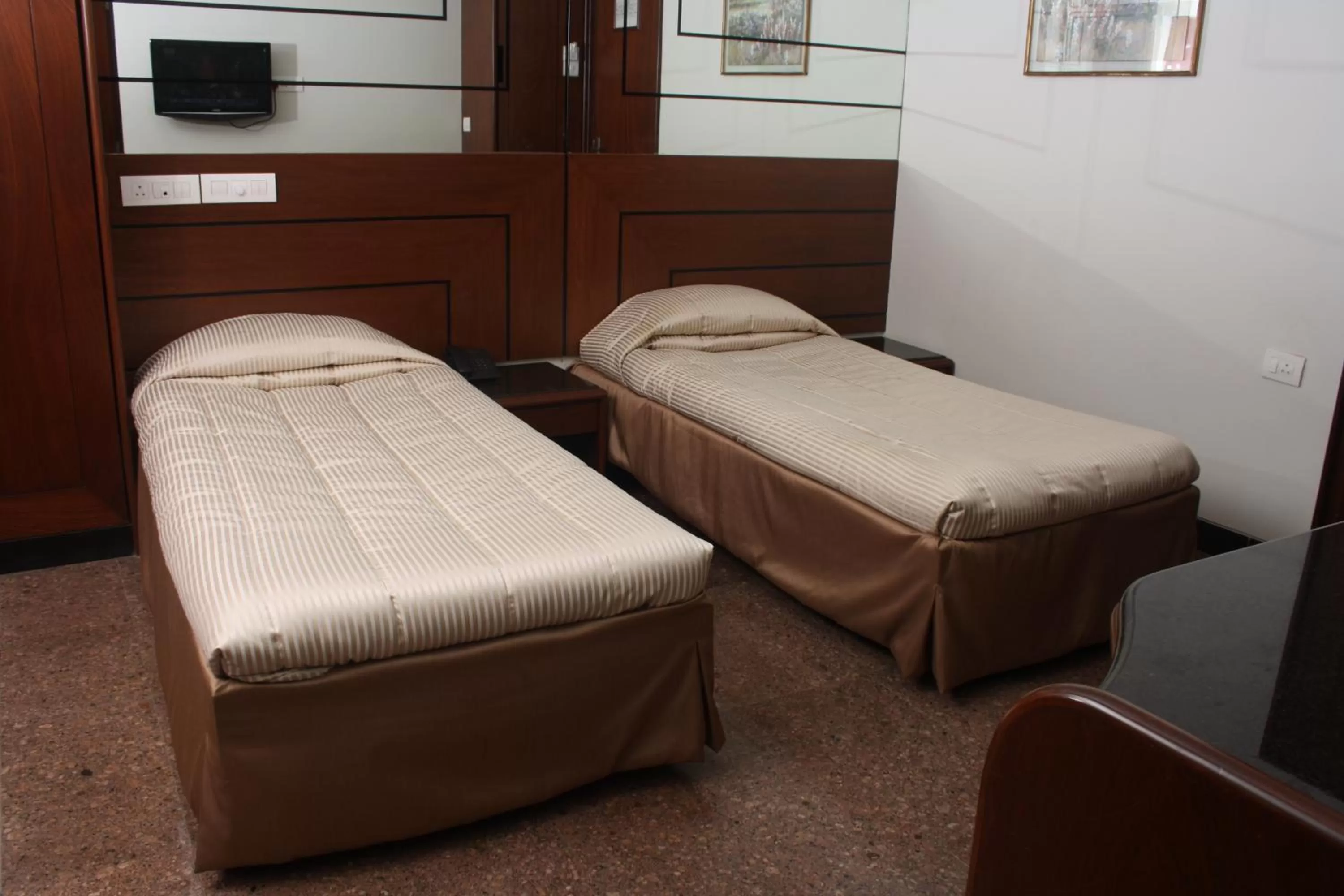 Bed in Hotel Karl Residency