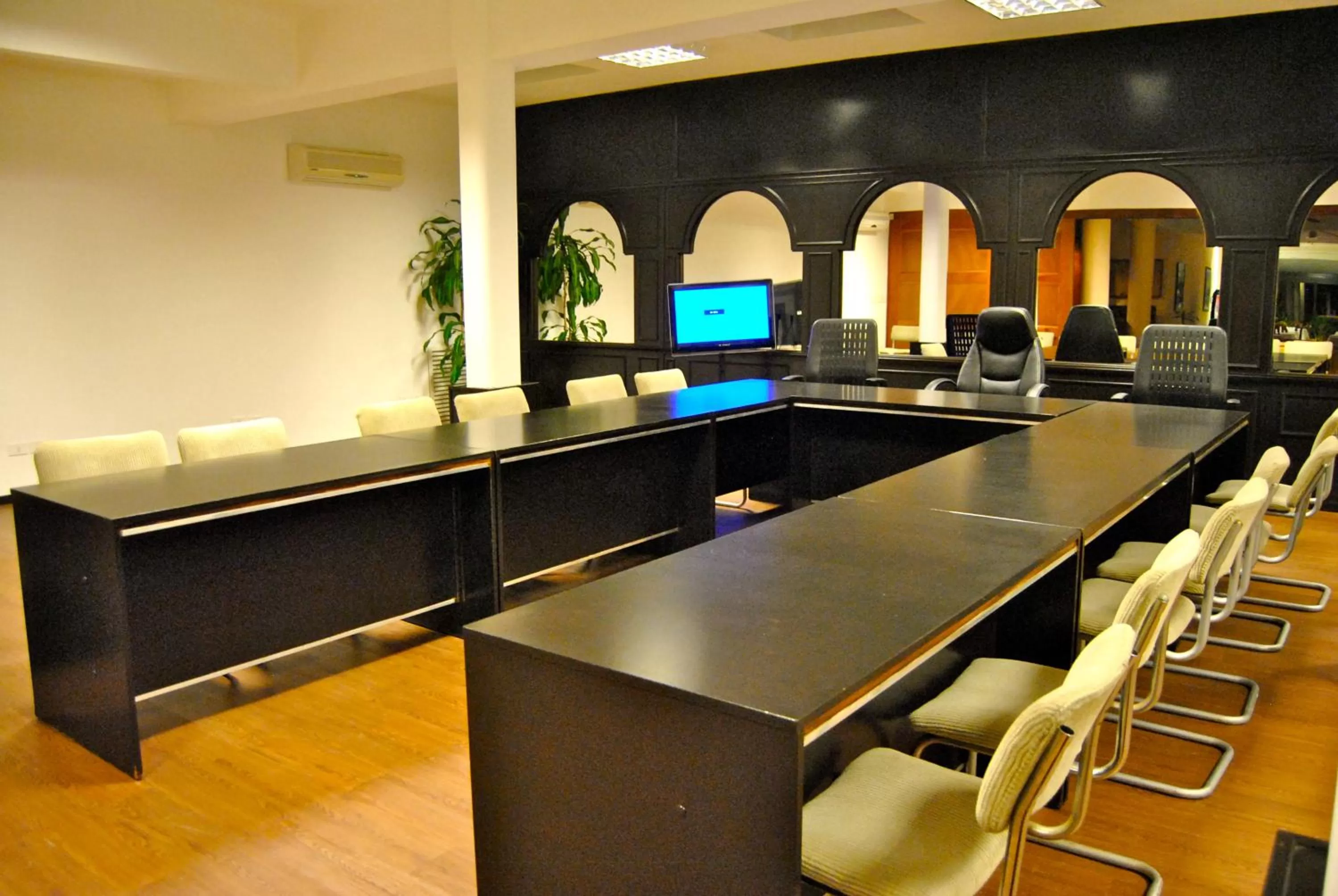 Business facilities in Hotel Iberia