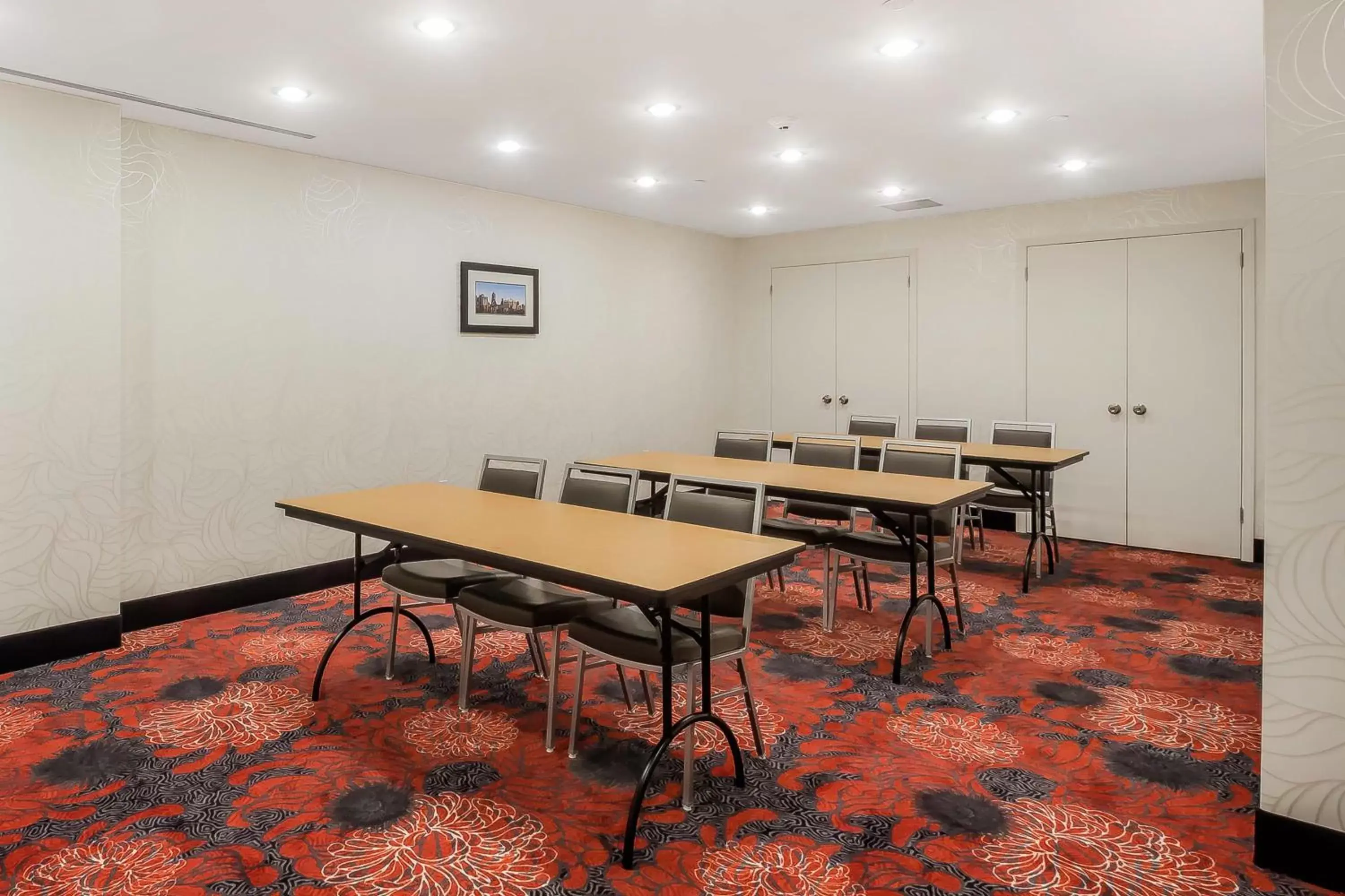 Meeting/conference room in Comfort Inn & Suites near Stadium