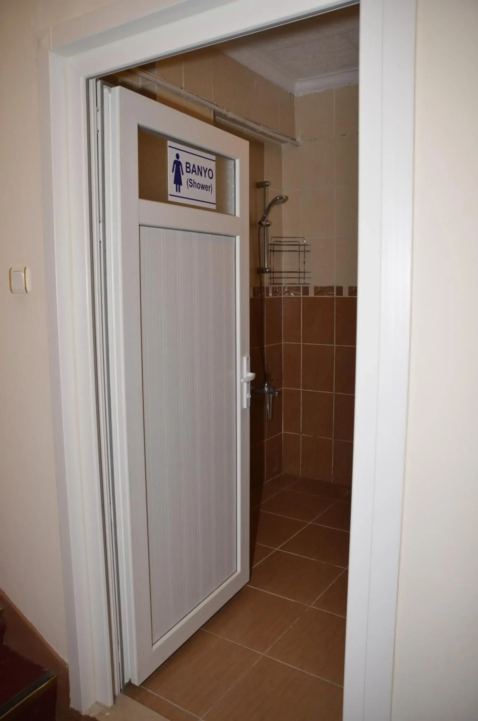 Bathroom, Kitchen/Kitchenette in Erenler Hostel