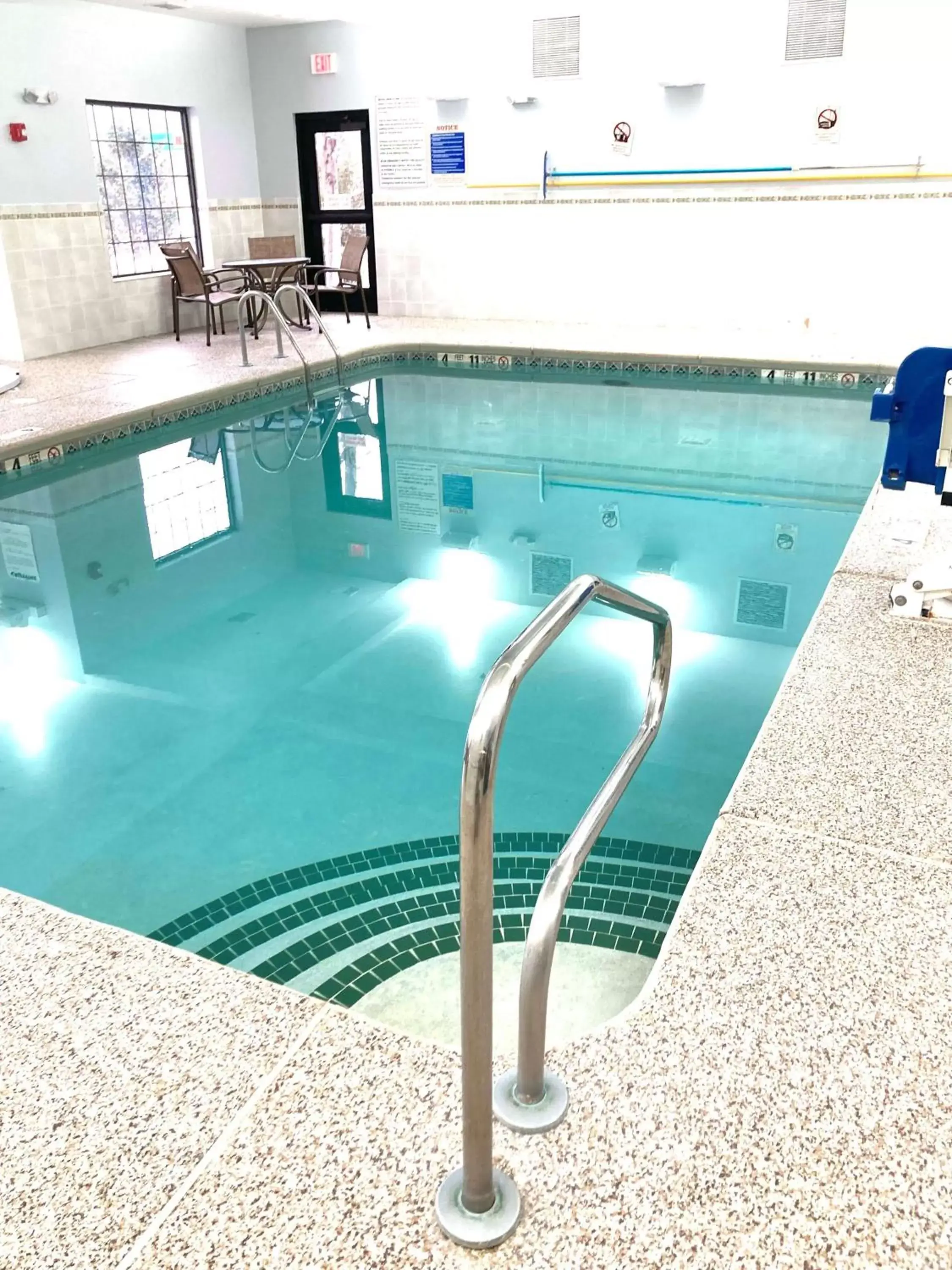 Pool view, Swimming Pool in Best Western PLUS Victor Inn & Suites
