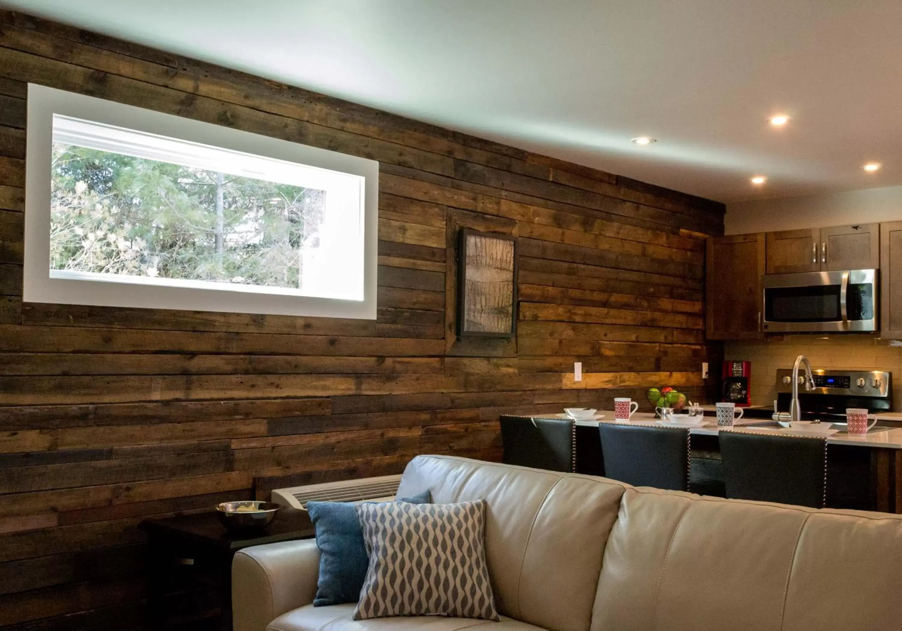 Living room, Seating Area in Lake Placid Inn: Residences