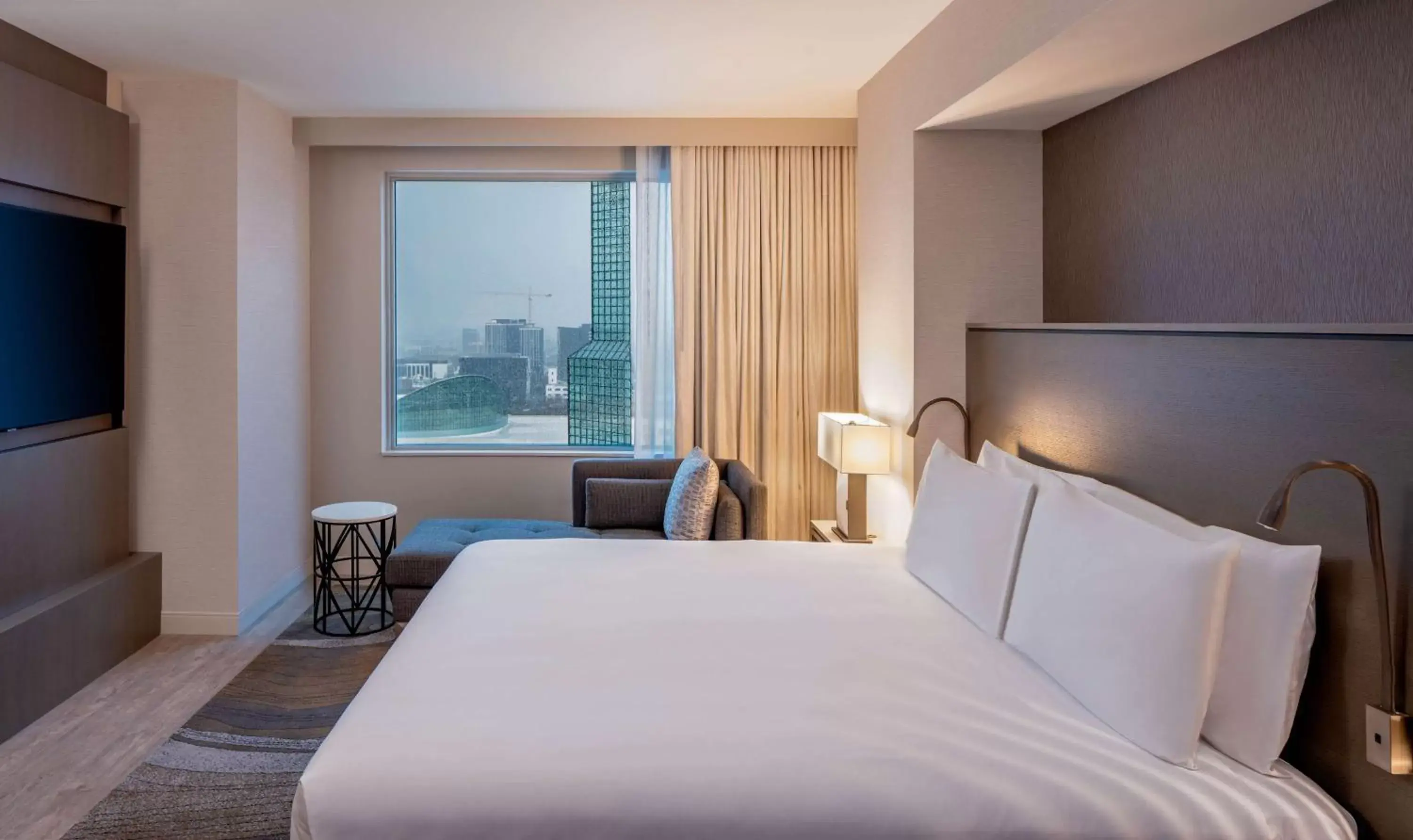Photo of the whole room, Bed in Hyatt Regency Portland at the Oregon Convention Center Photo of the whole room, Bed in Hyatt Regency Portland at the Oregon Convention Center