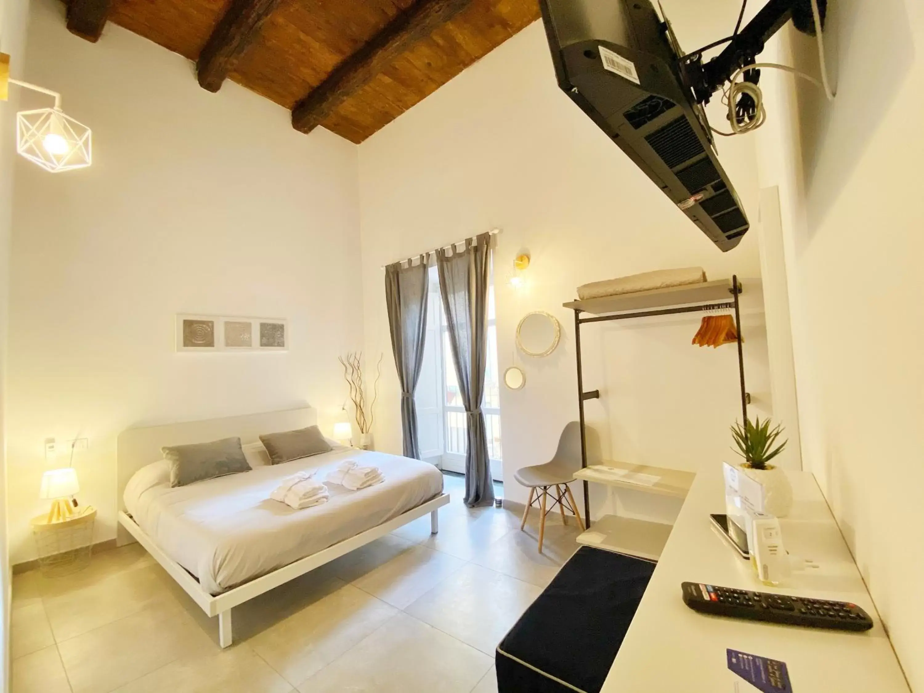 Photo of the whole room in B&B Salerno IN Centro