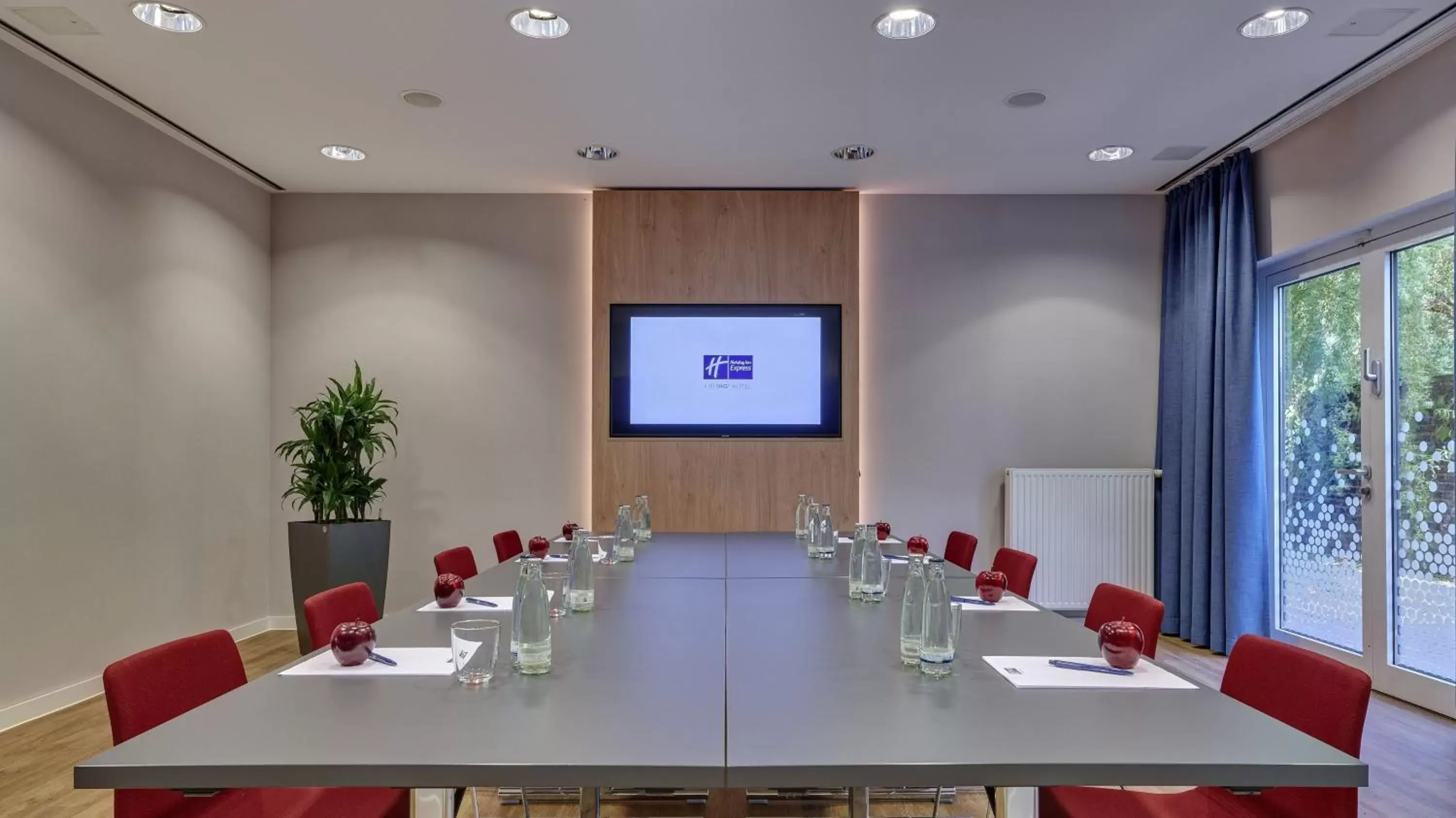 Meeting/conference room in Holiday Inn Express Cologne Mülheim, an IHG Hotel