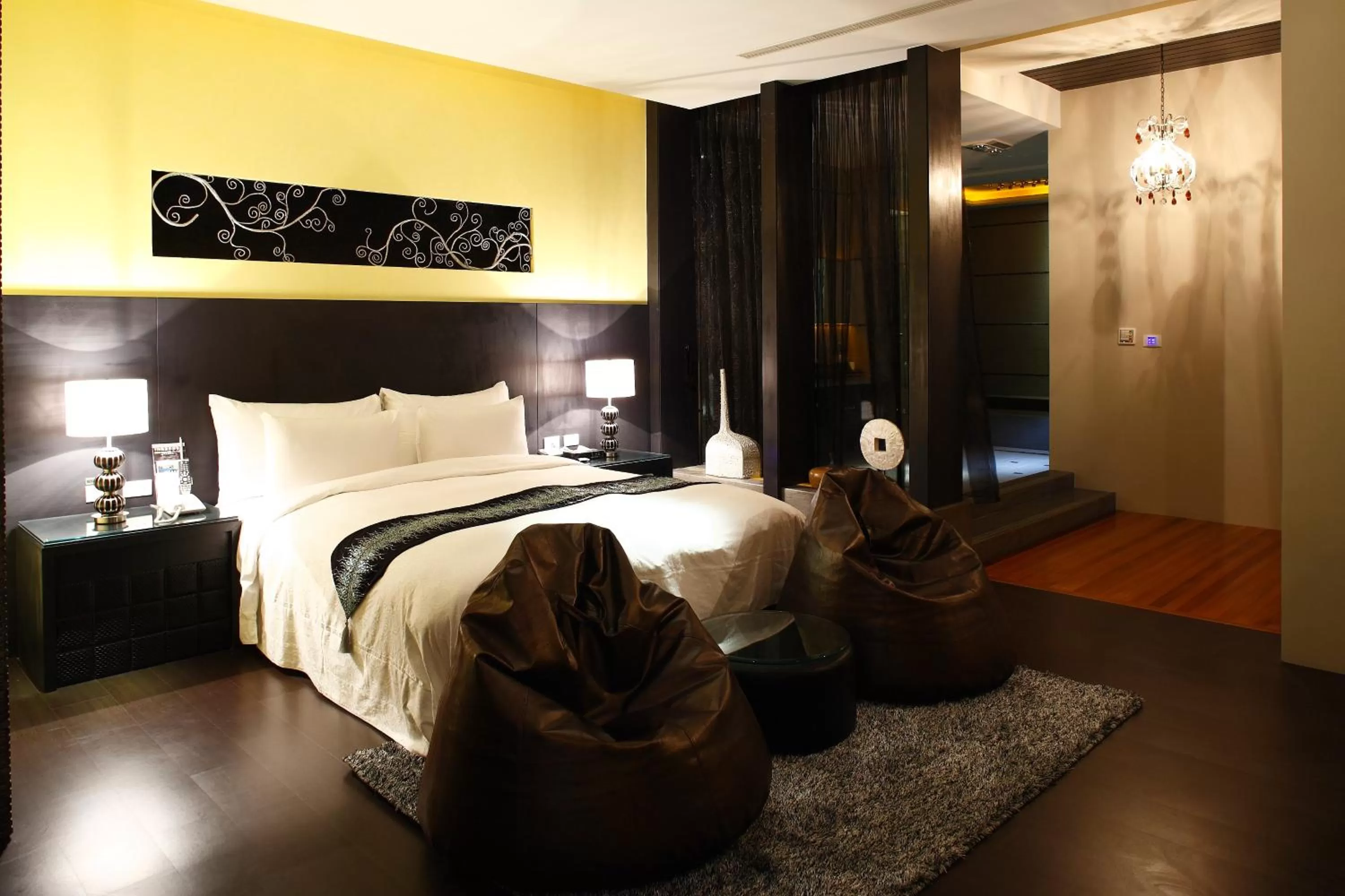 Photo of the whole room, Bed in Dryad Motel