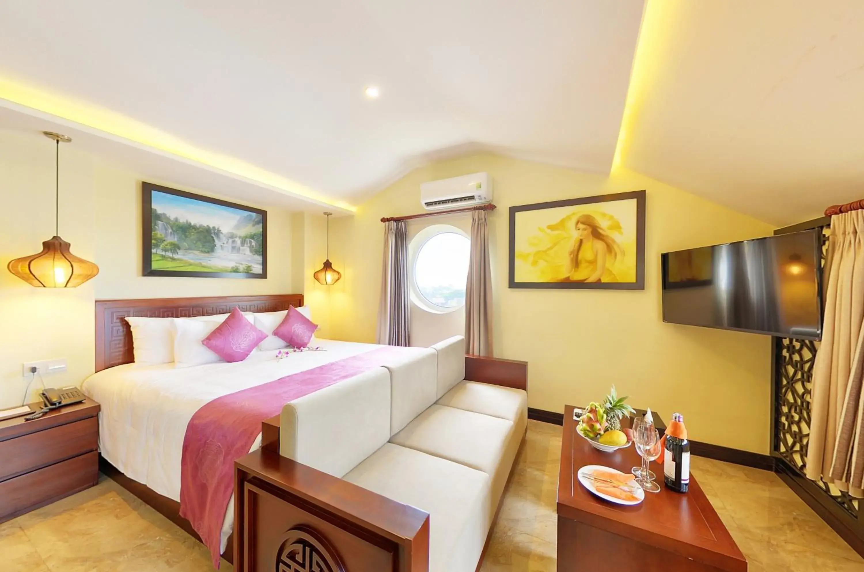 River view, Bed in River Suites Hoi An River view, Bed in River Suites Hoi An