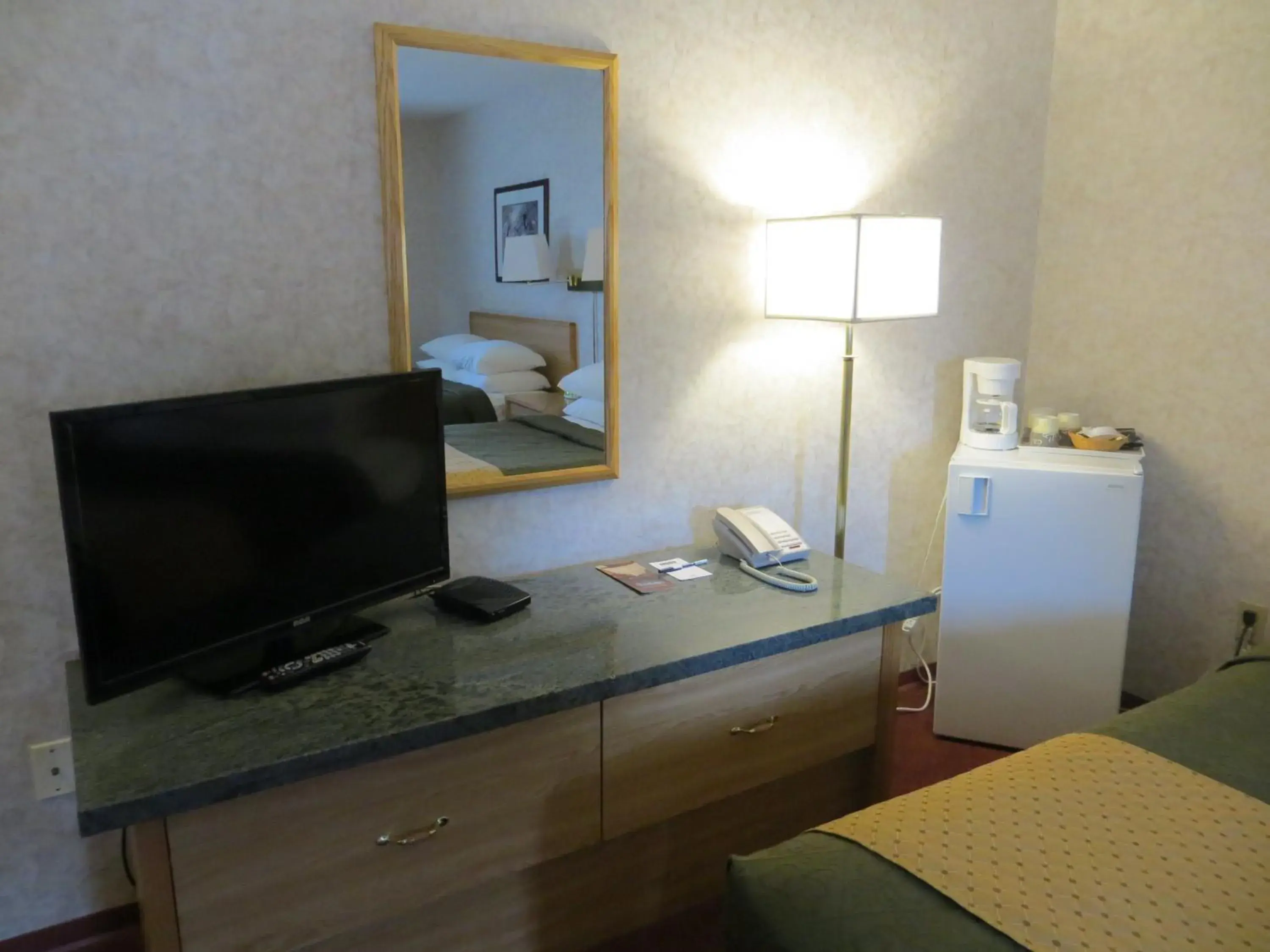 TV and multimedia, TV/Entertainment Center in Travelodge by Wyndham Hope