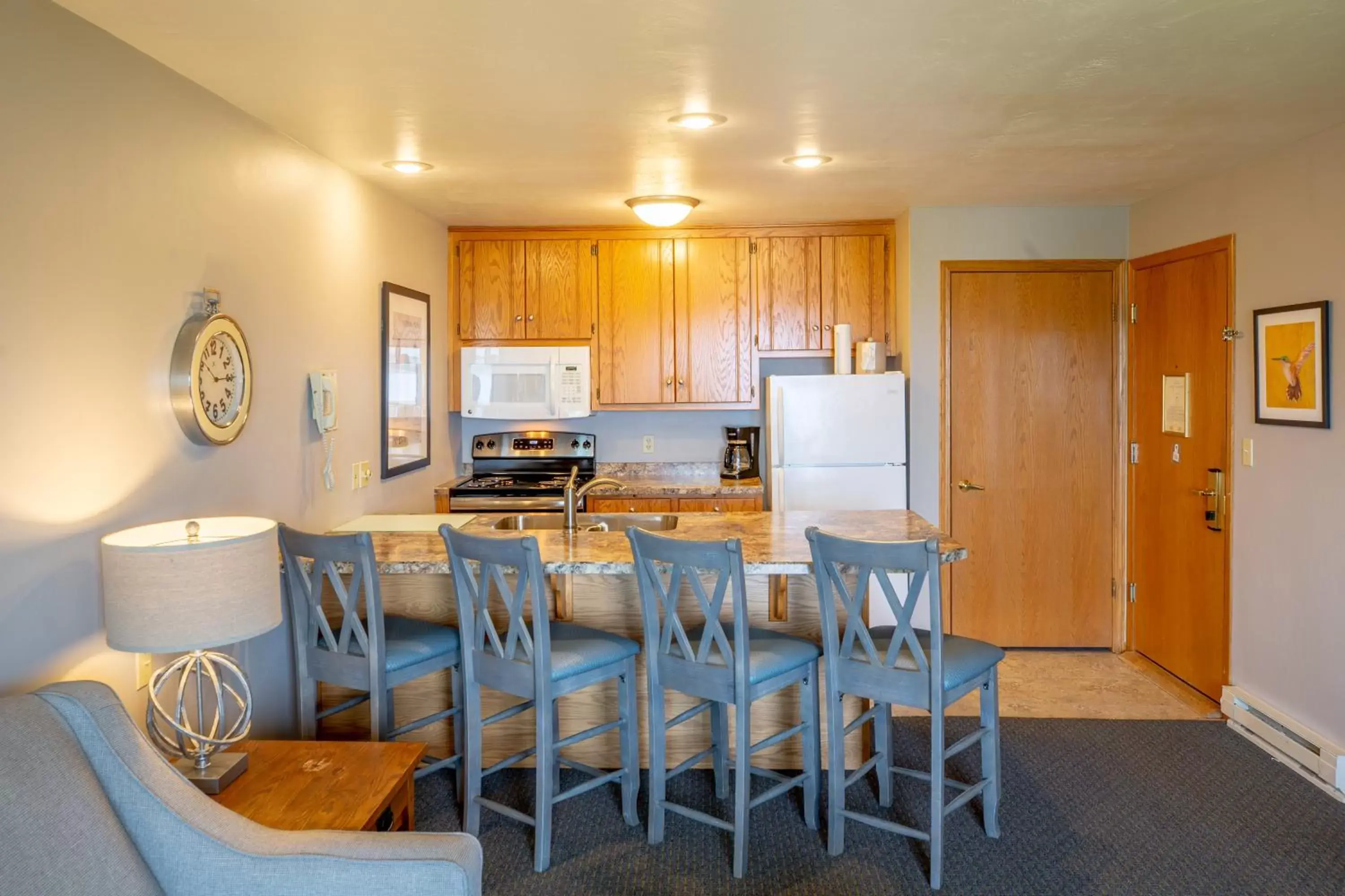 Kitchen or kitchenette, Kitchen/Kitchenette in Westwood Shores Waterfront Resort