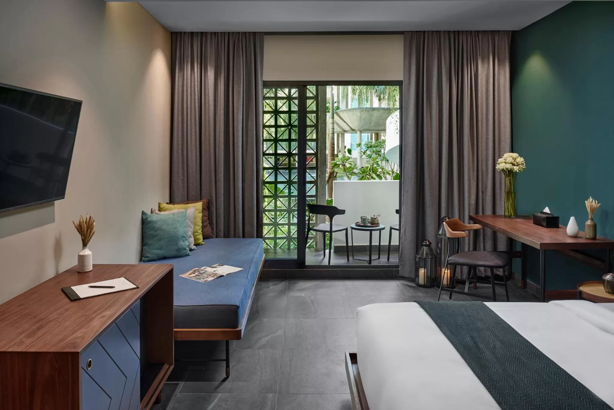 Seating area, Bed in Baitong Hotel & Resort Phnom Penh