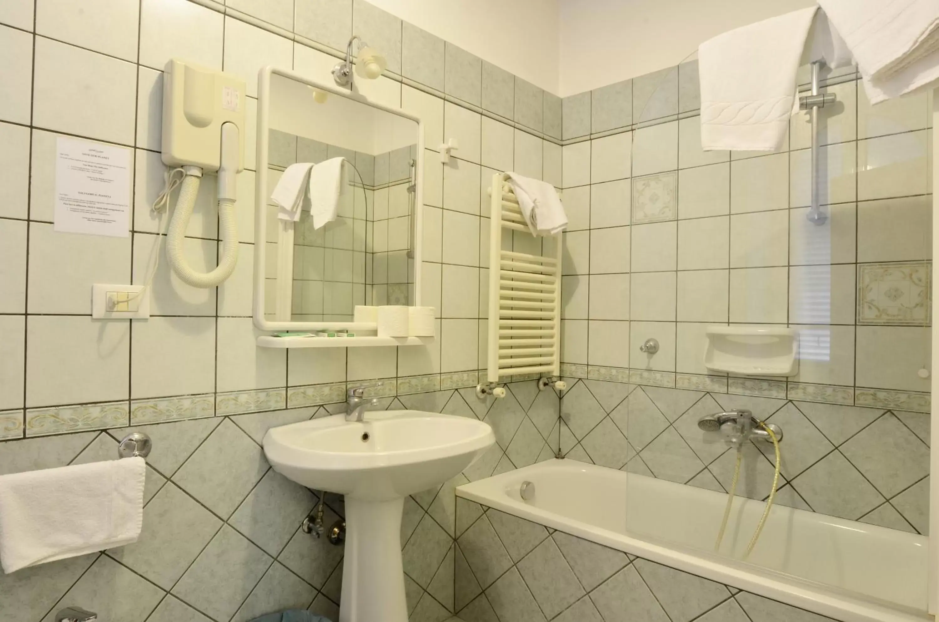 Bathroom in Hotel Tirreno