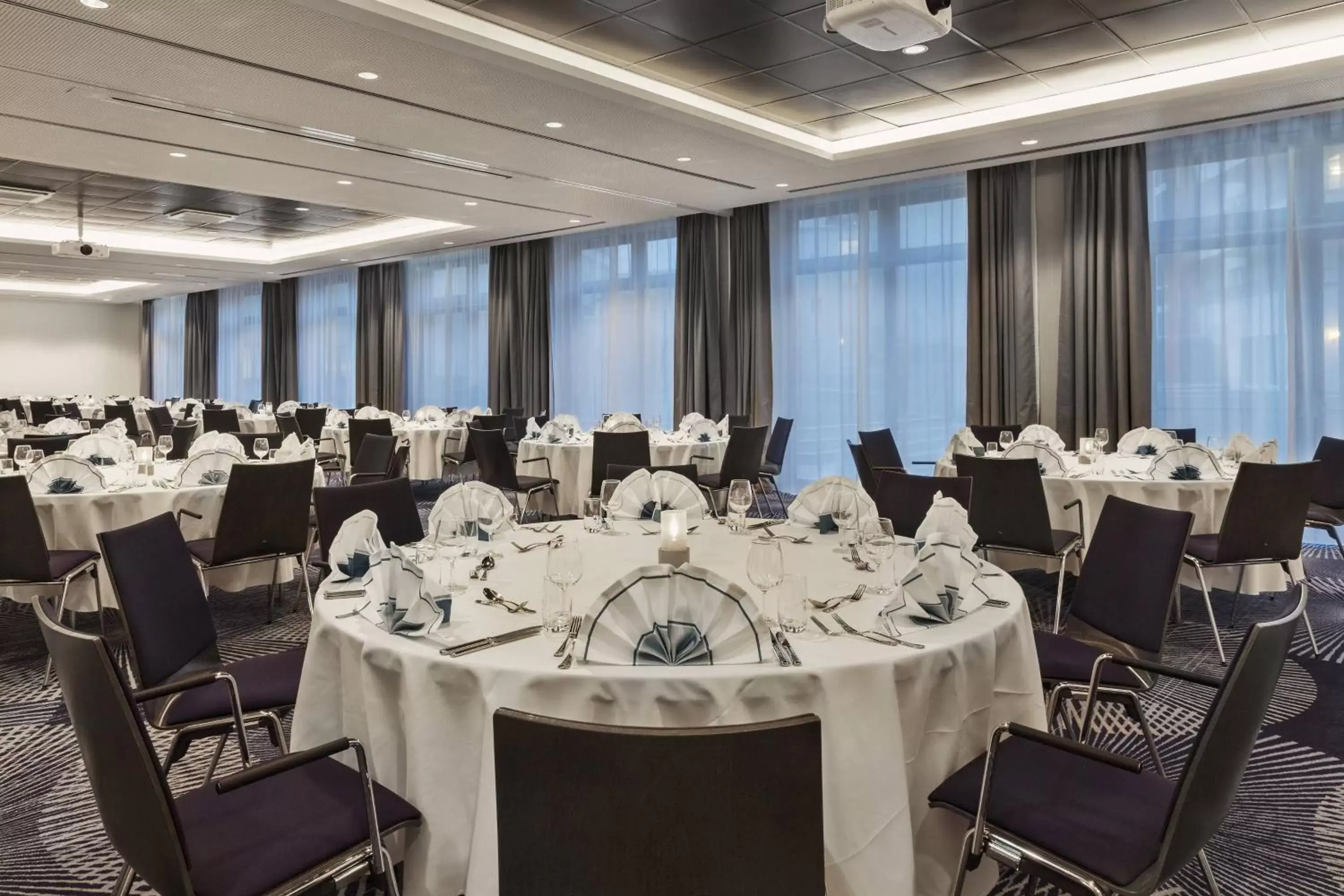 Meeting/conference room, Restaurant/Places to Eat in Courtyard by Marriott Hamburg City