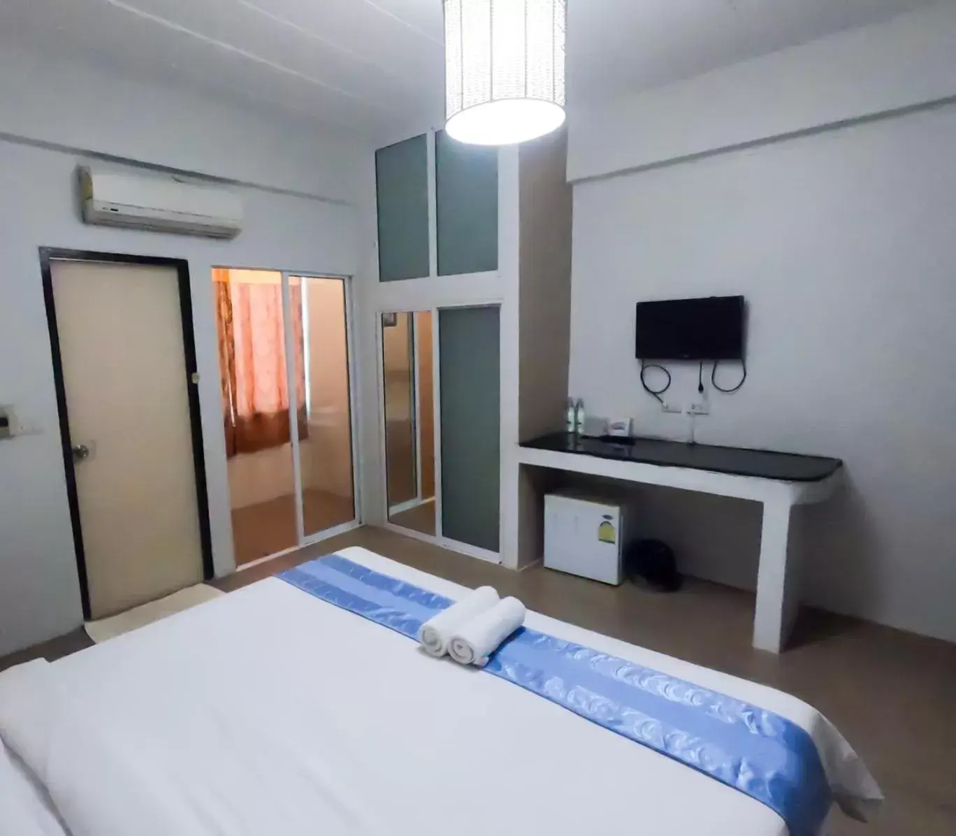 Bedroom, Bed in Inspire House Hotel