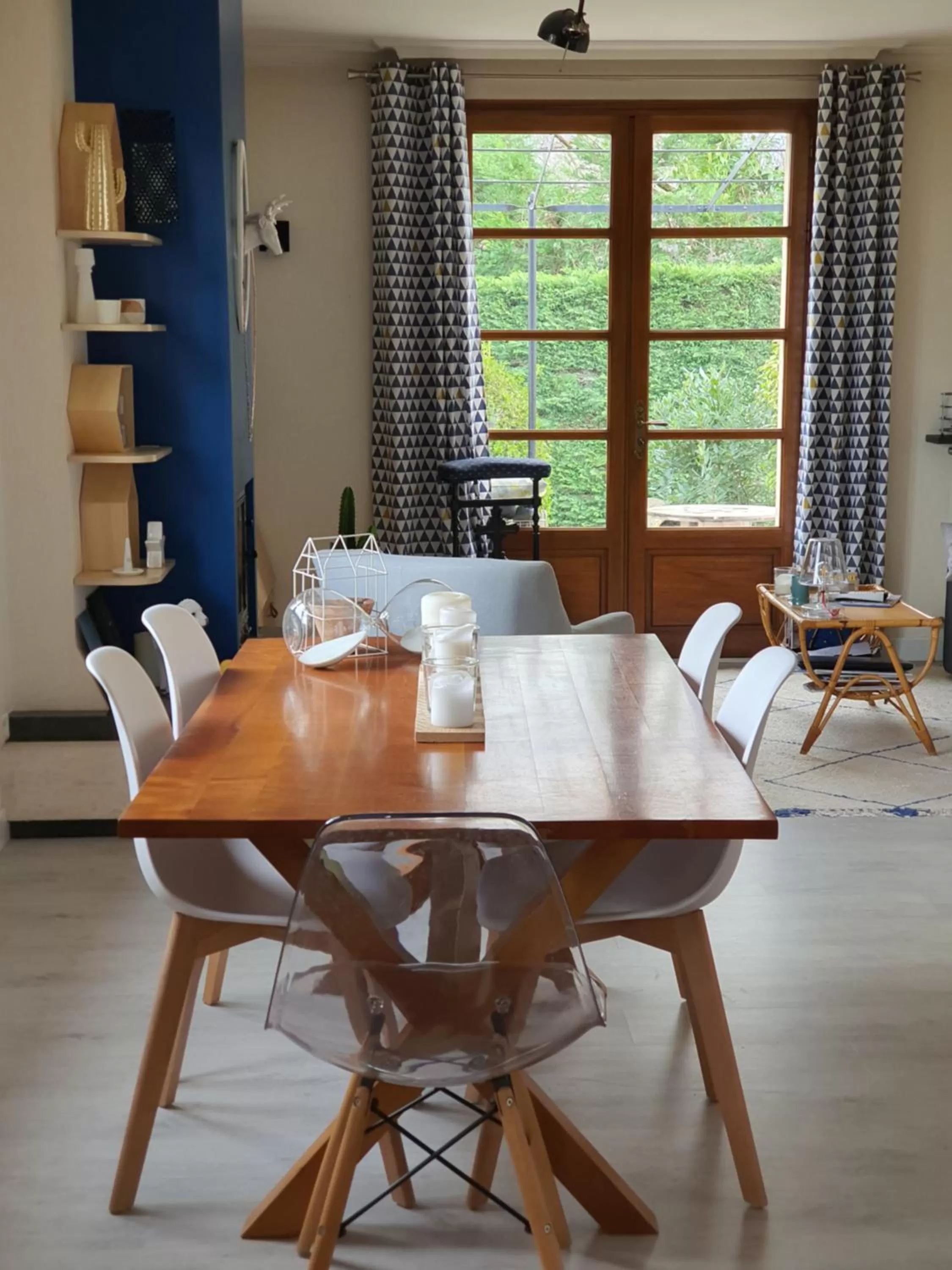 Dining area in A l'Ecole Buissonnière, chambre d'hôtes en Sidobre