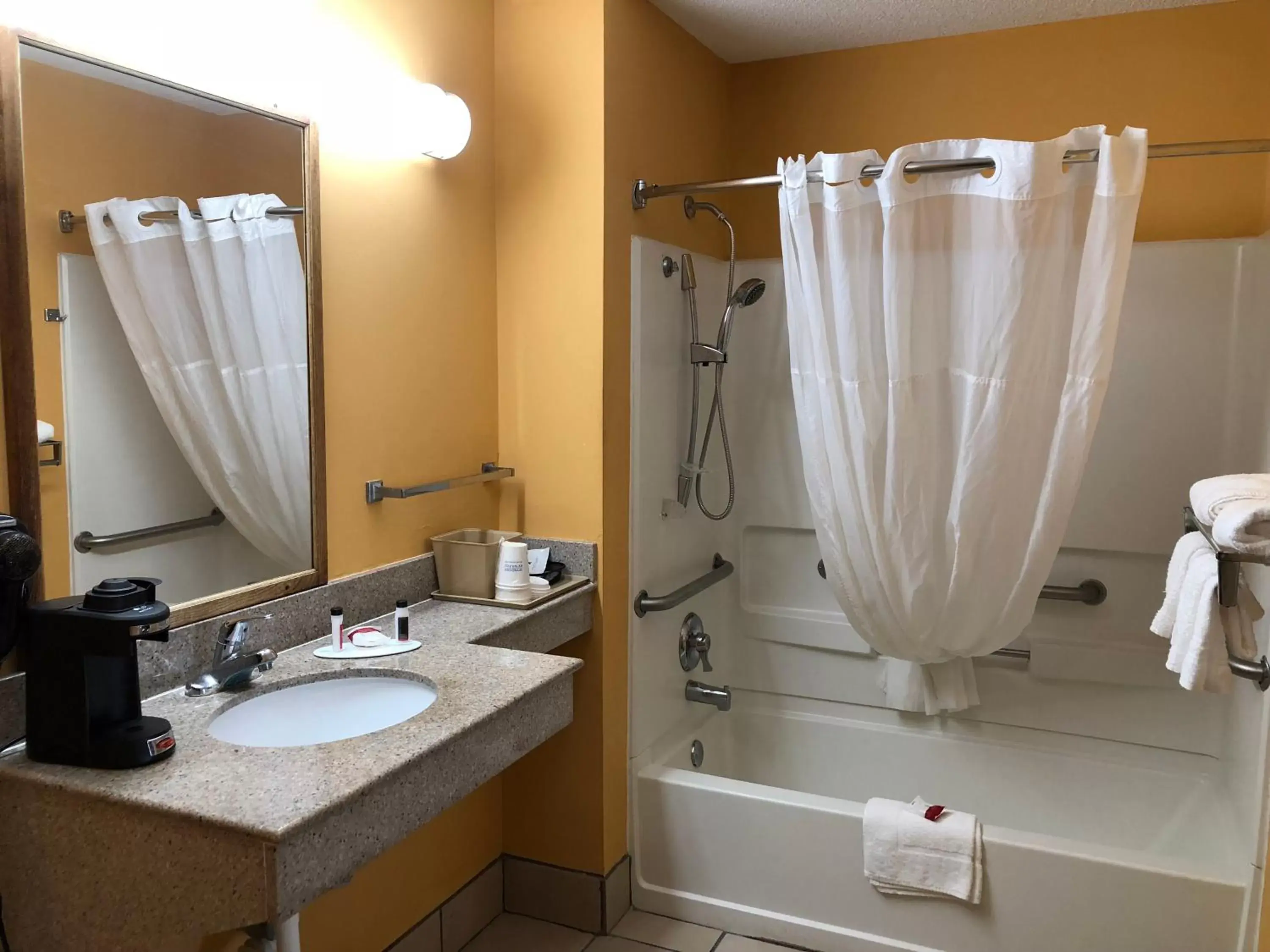 Bathroom in Super 8 by Wyndham Richburg/Chester Area