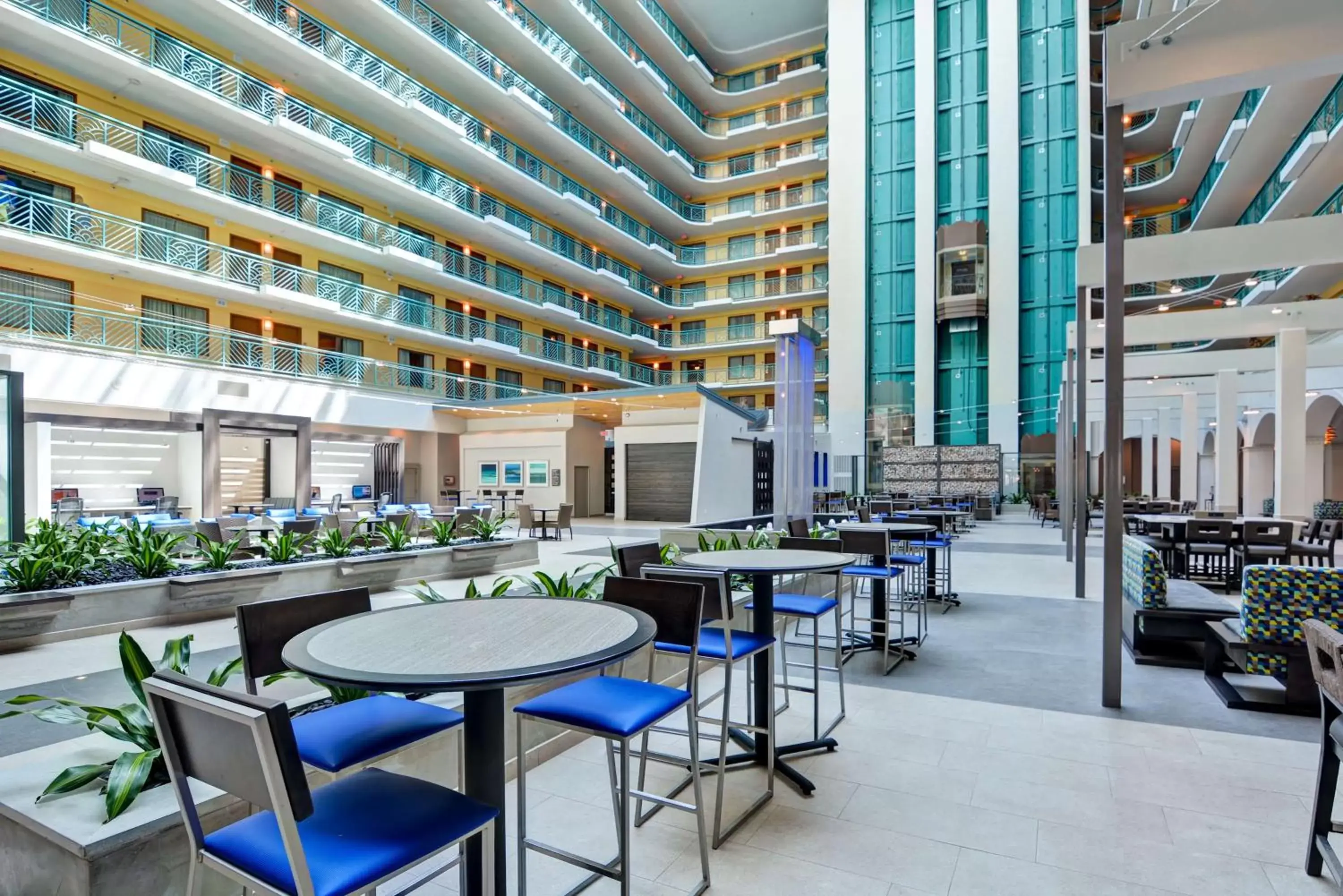 Lobby or reception, Restaurant/Places to Eat in Embassy Suites by Hilton Miami International Airport