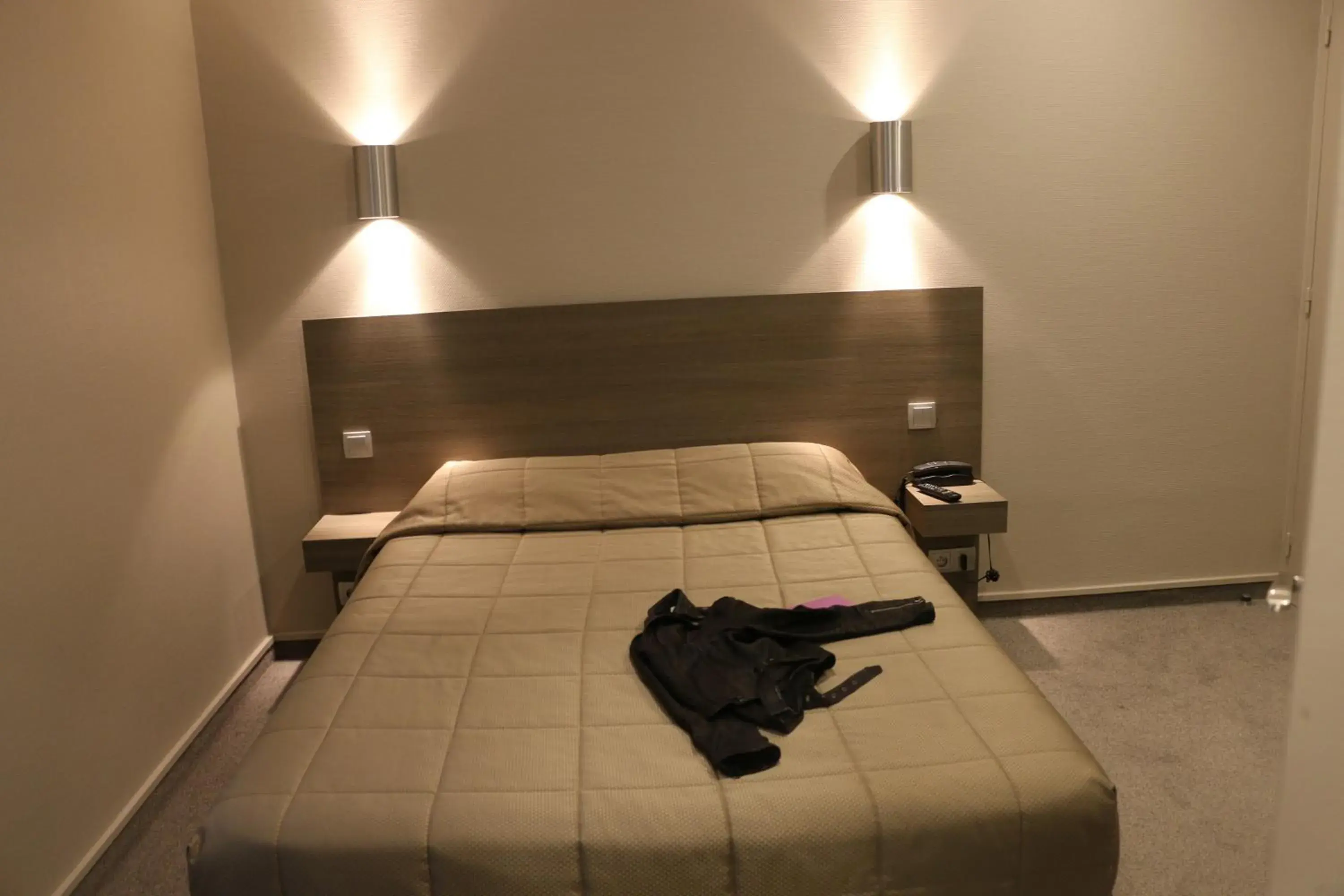 Photo of the whole room, Bed in Hotel Des Arenes Photo of the whole room, Bed in Hotel Des Arenes