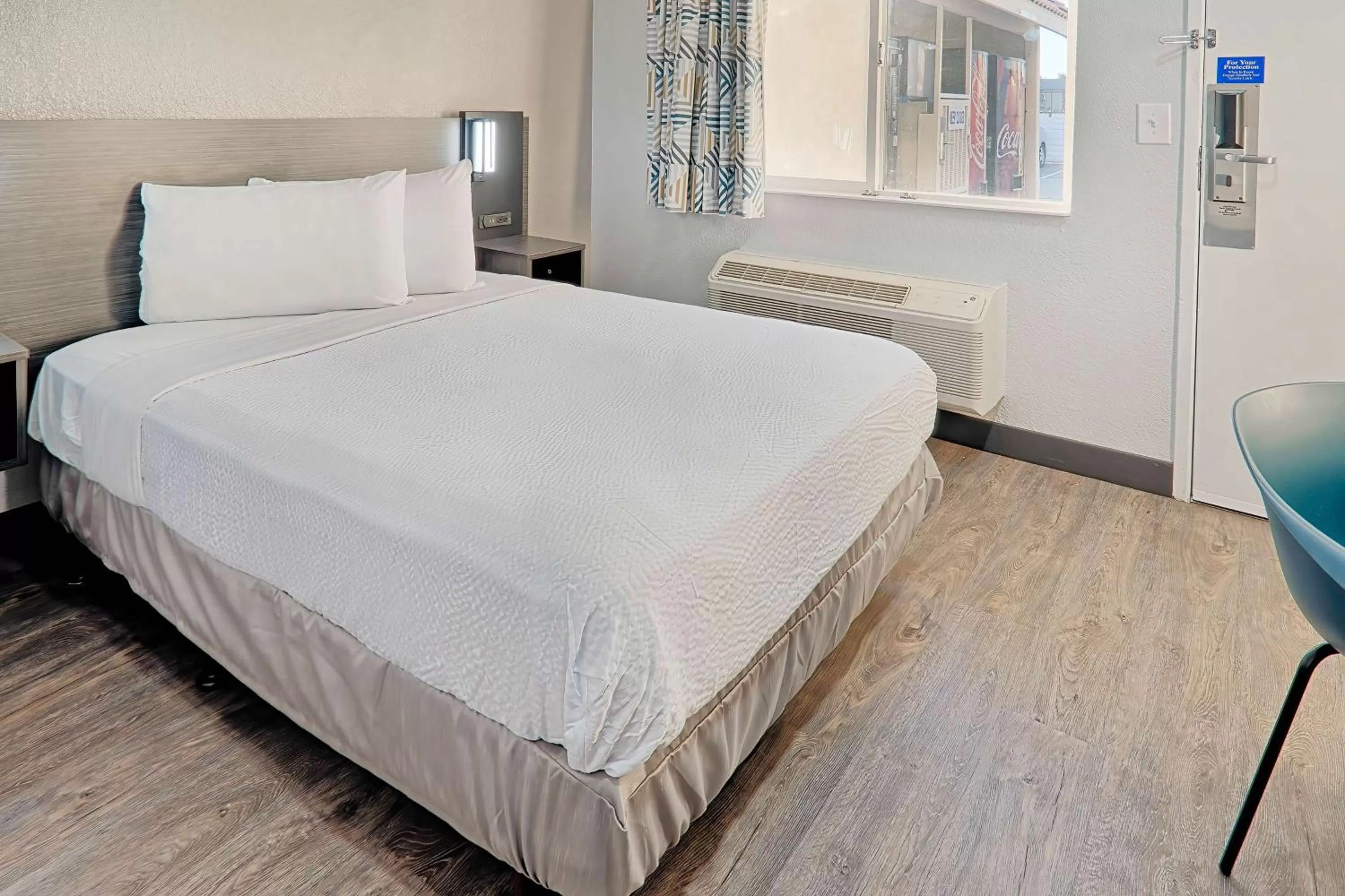 Bedroom, Bed in Motel 6-Lancaster, CA