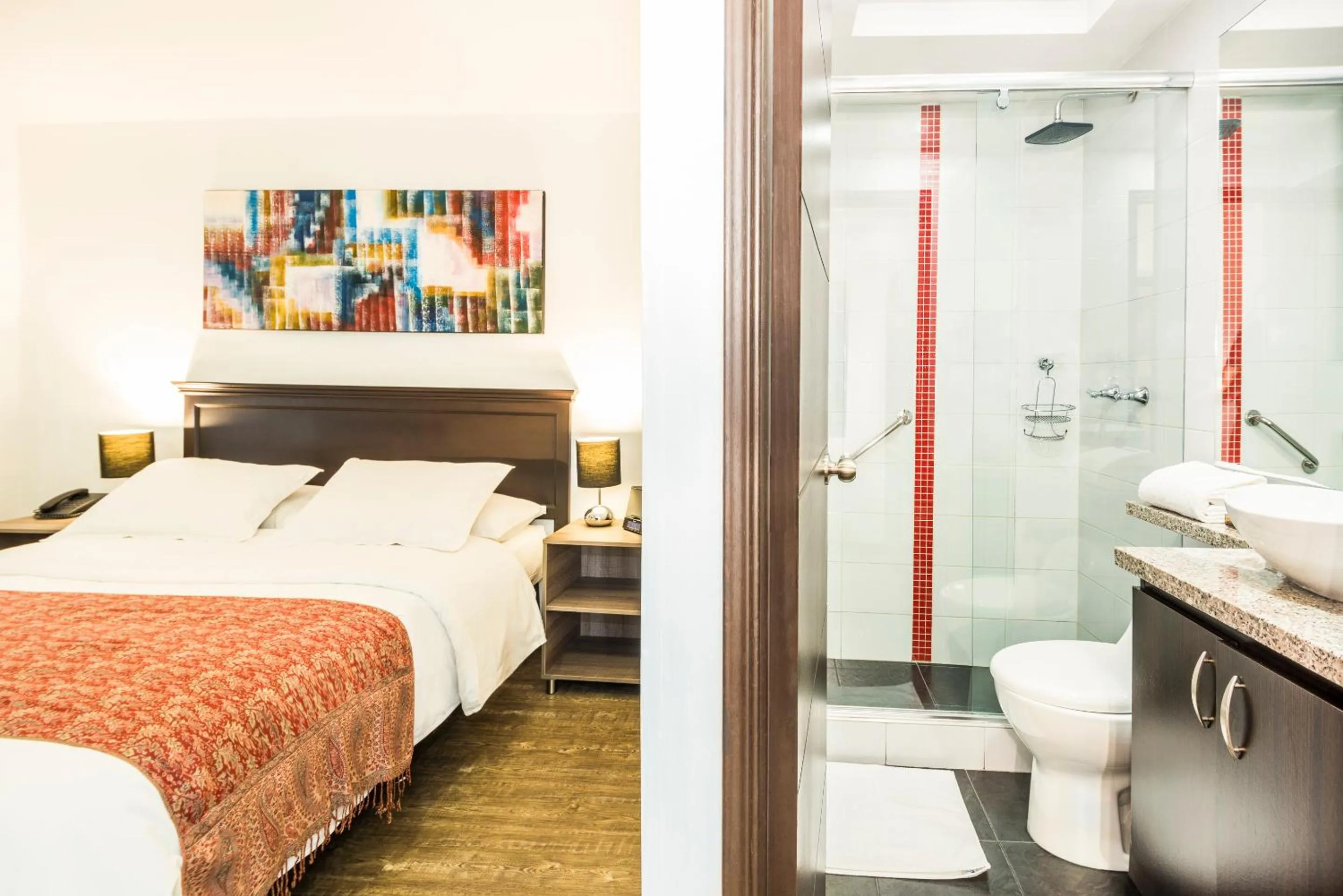 Shower, Bed in Matisse Hotel