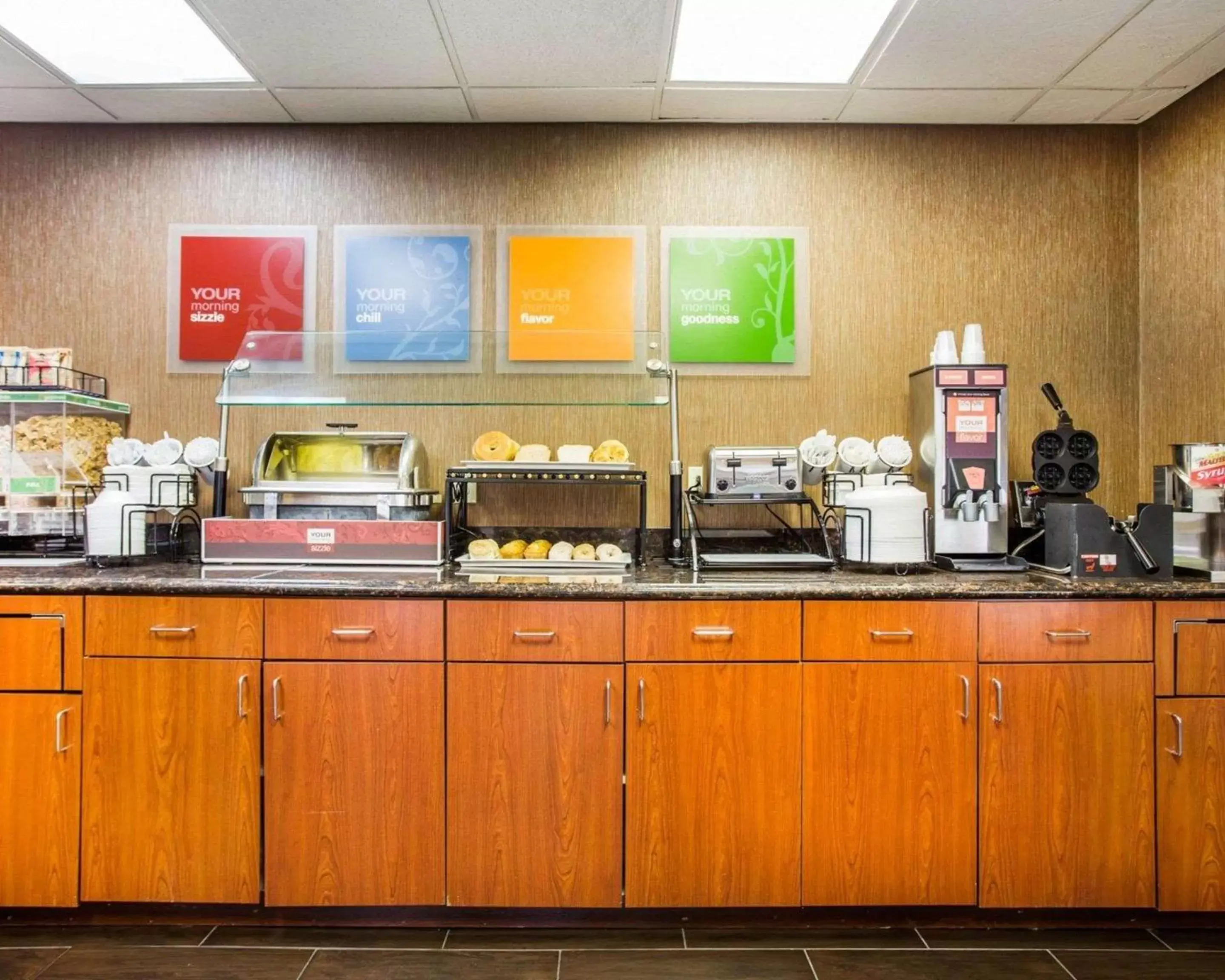 Restaurant/places to eat, Kitchen/Kitchenette in Comfort Inn & Suites at Stone Mountain