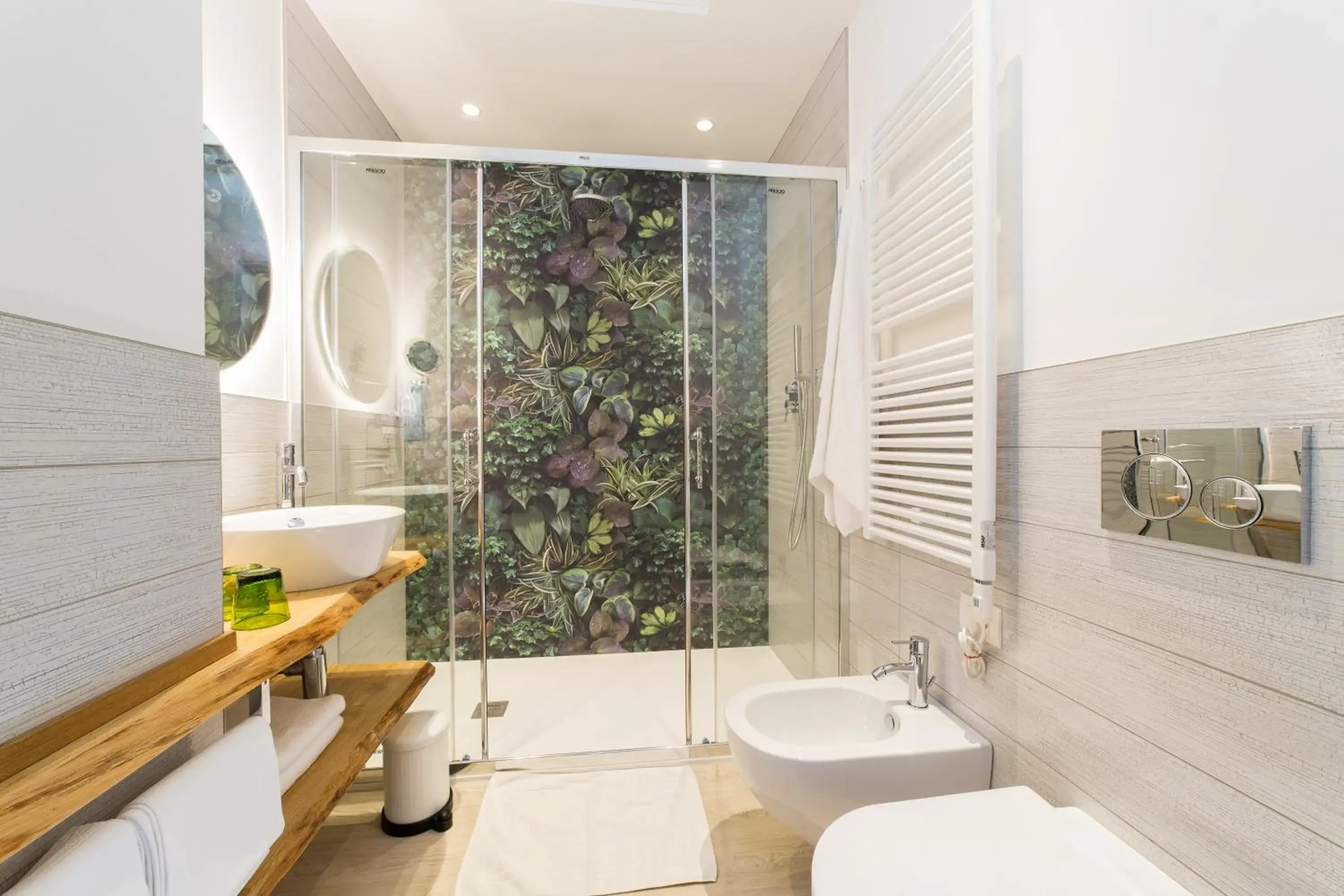 Shower, Bathroom in Hotel Solemare