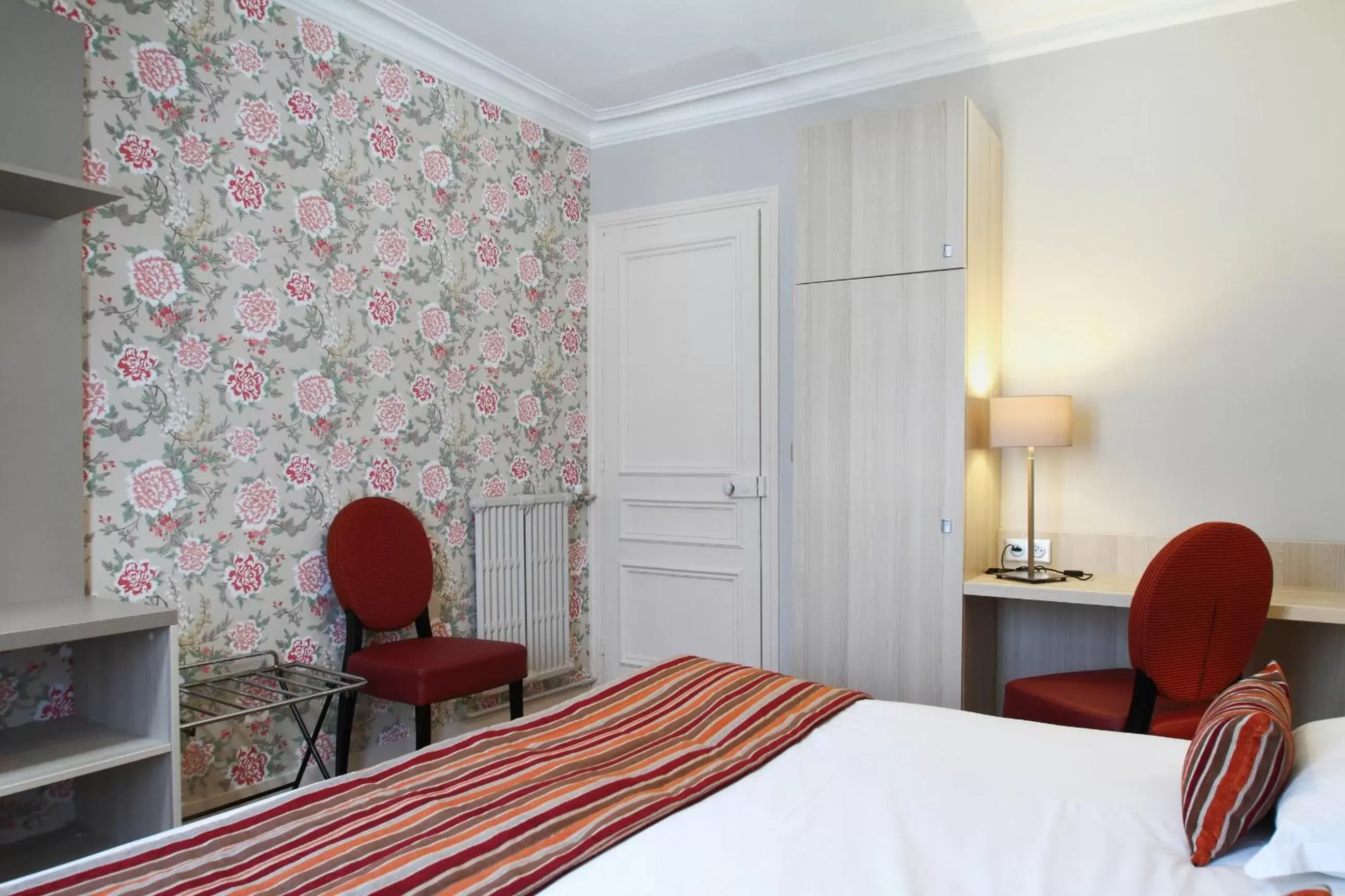 Bed in Hôtel De L'Europe