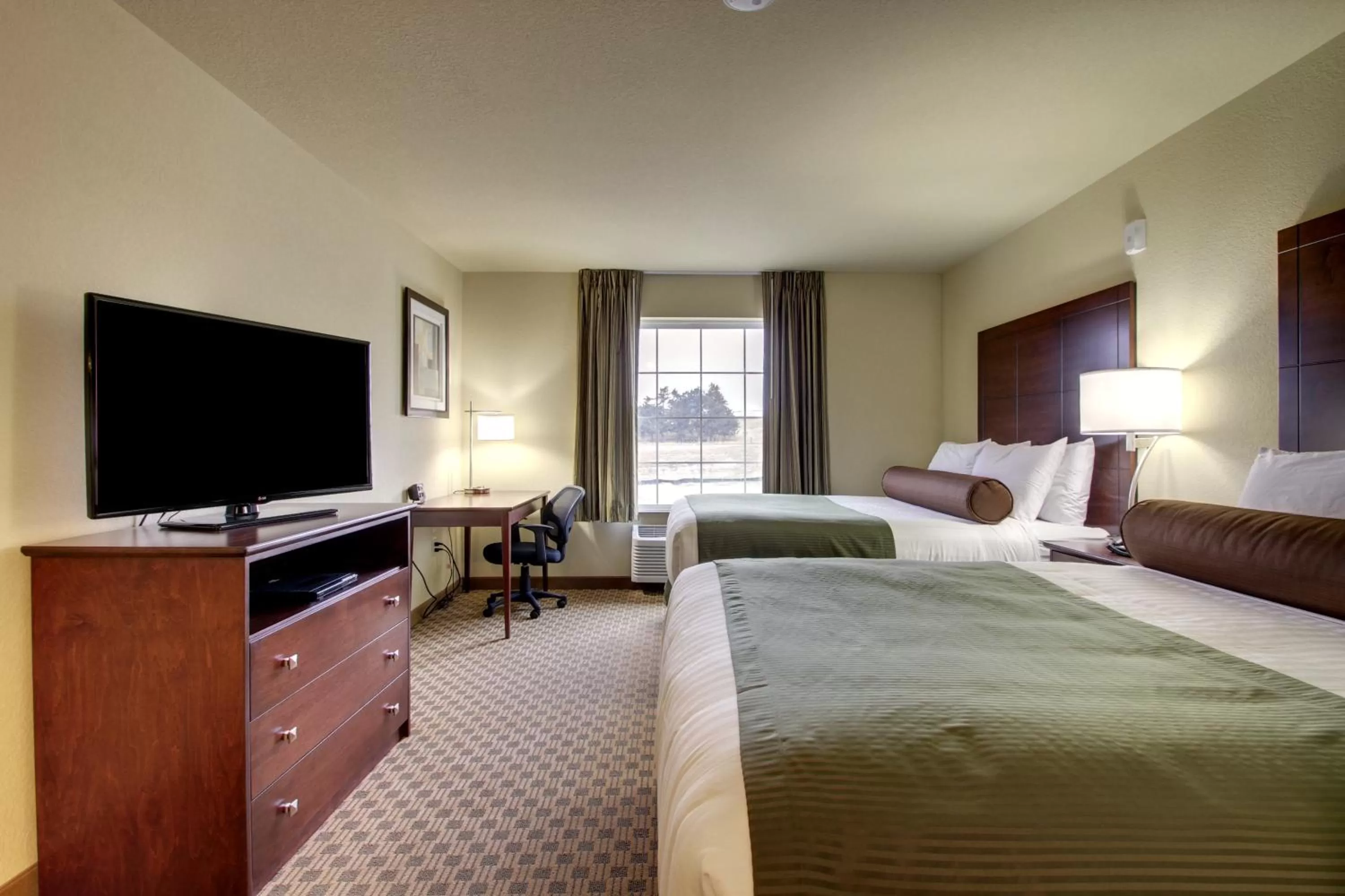 TV and multimedia, Bed in Cobblestone Hotel & Suites - Waynesboro