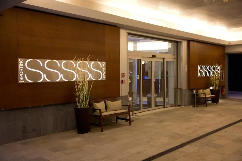 Facade/entrance in Hotel Sporting Cologno Facade/entrance in Hotel Sporting Cologno