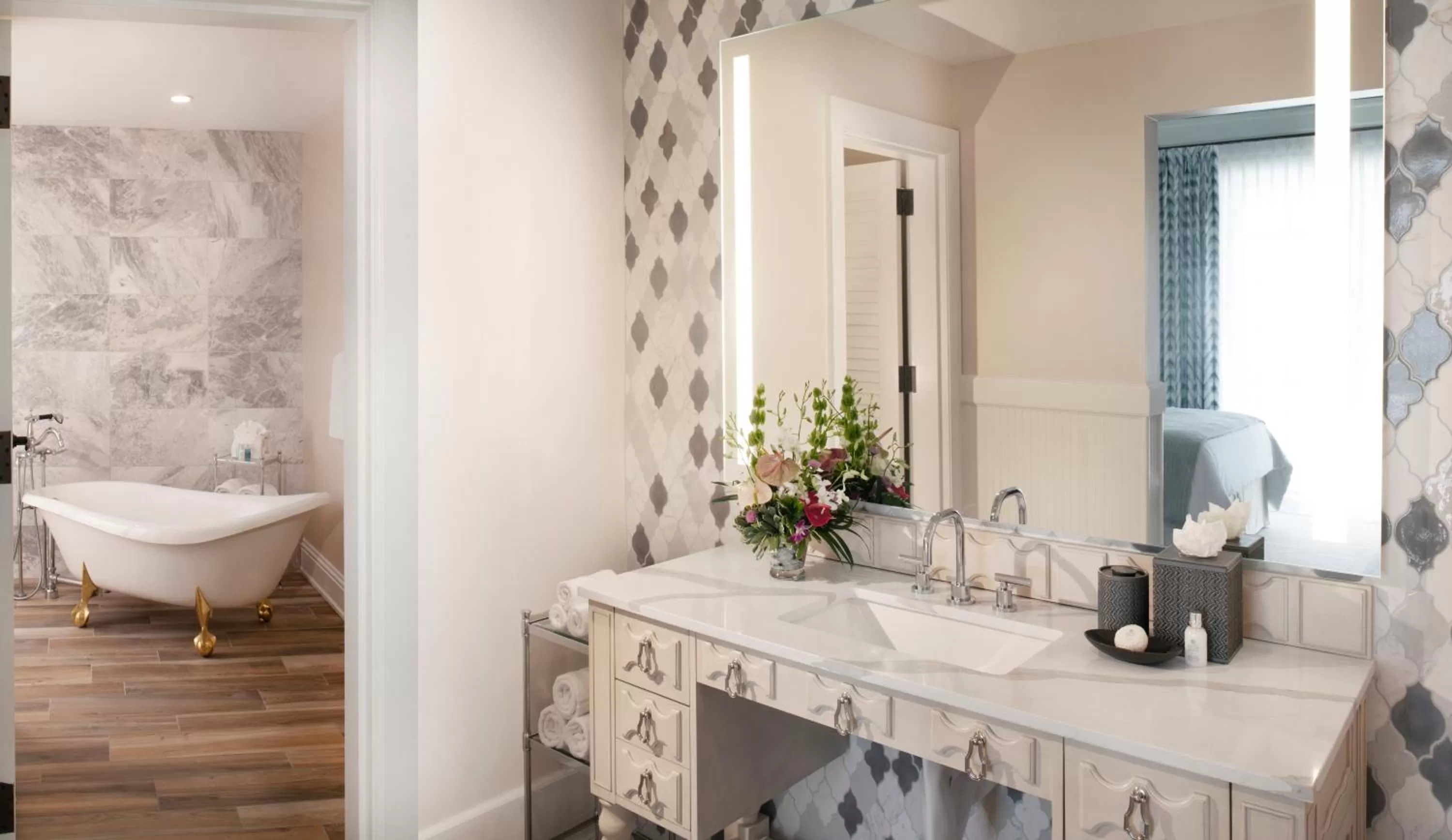 Bathroom in Pier House Resort & Spa