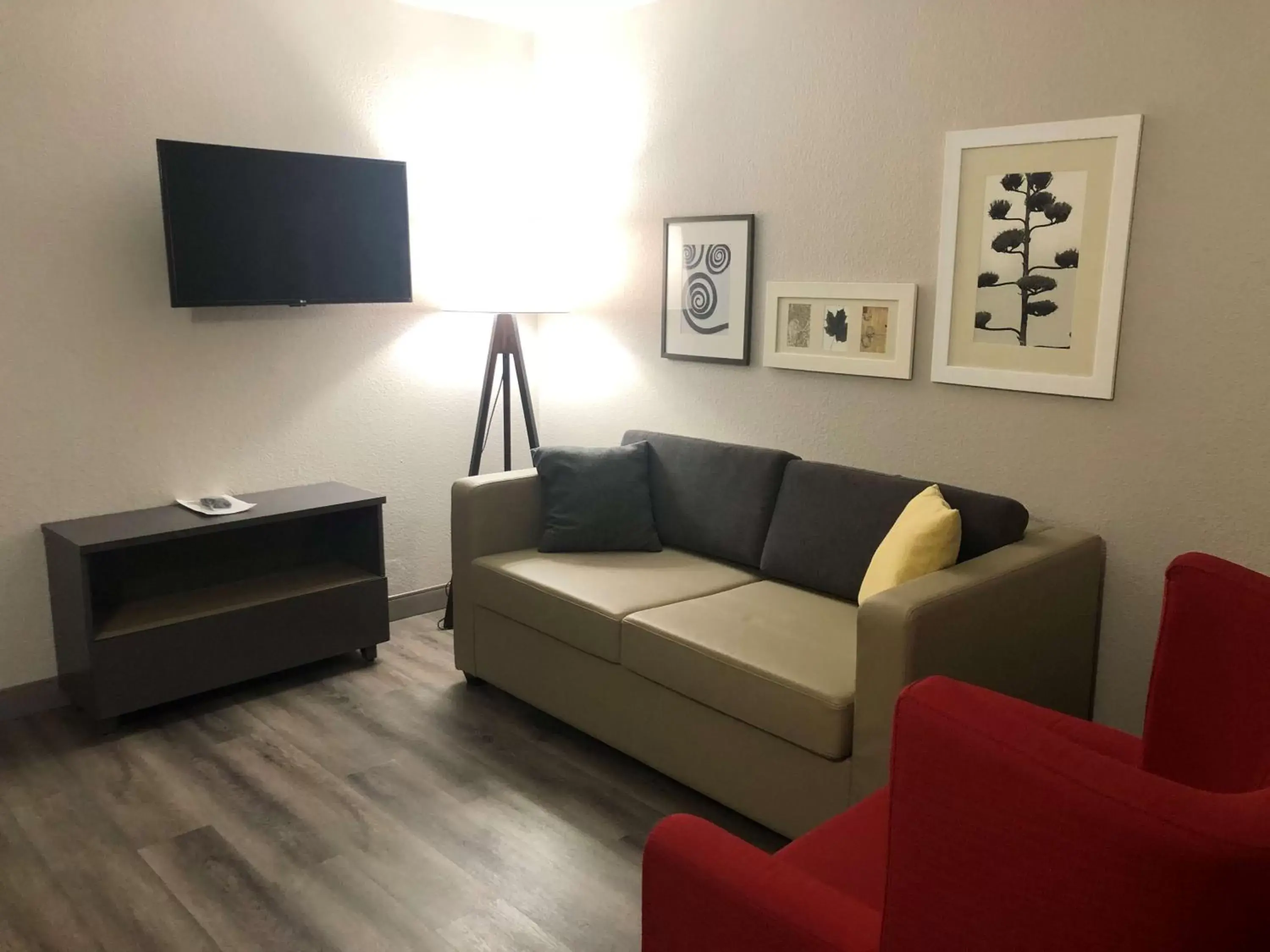 Photo of the whole room, Seating Area in Country Inn & Suites by Radisson, Stone Mountain, GA