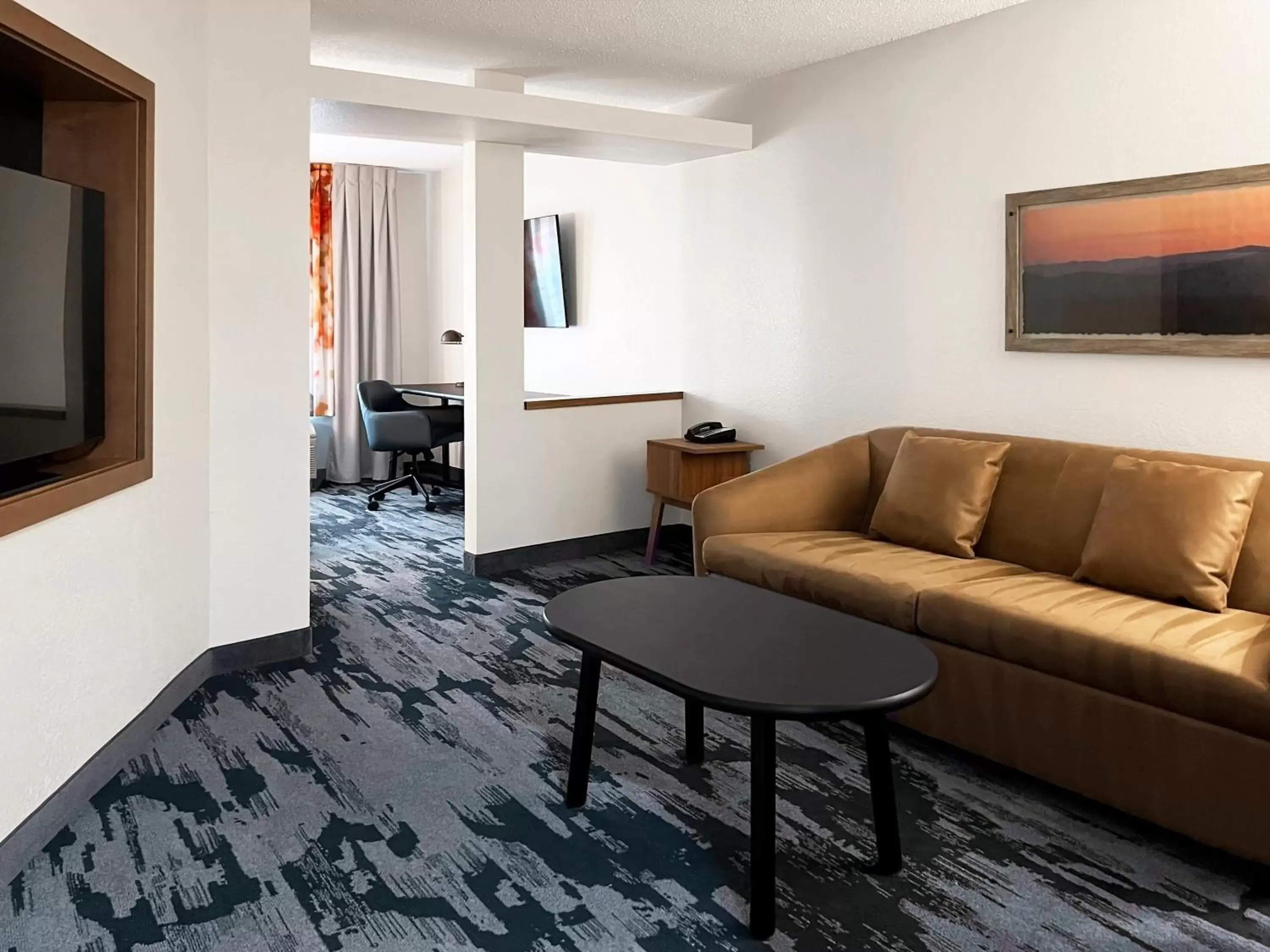 Photo of the whole room, Seating Area in Fairfield Inn & Suites by Marriott Rogers