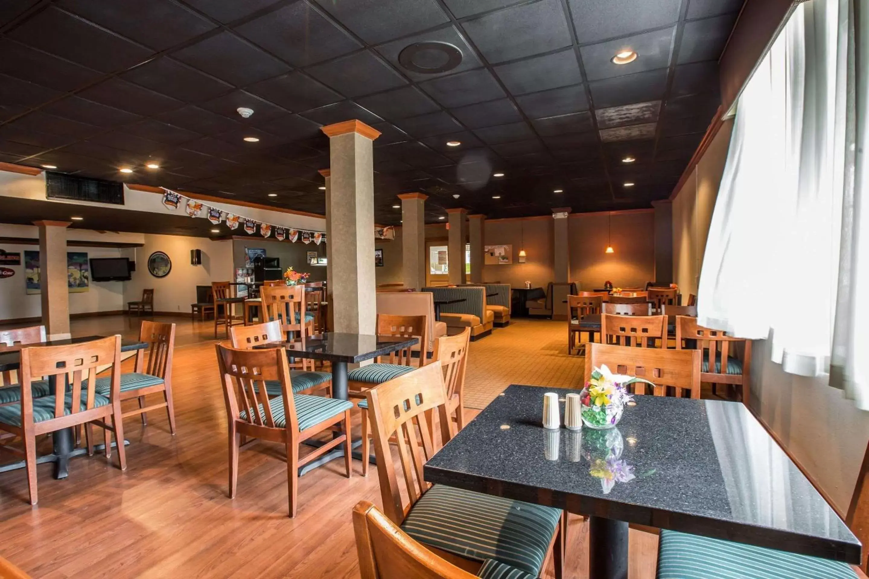 Restaurant/places to eat in Quality Inn & Suites Hanes Mall Restaurant/places to eat in Quality Inn & Suites Hanes Mall