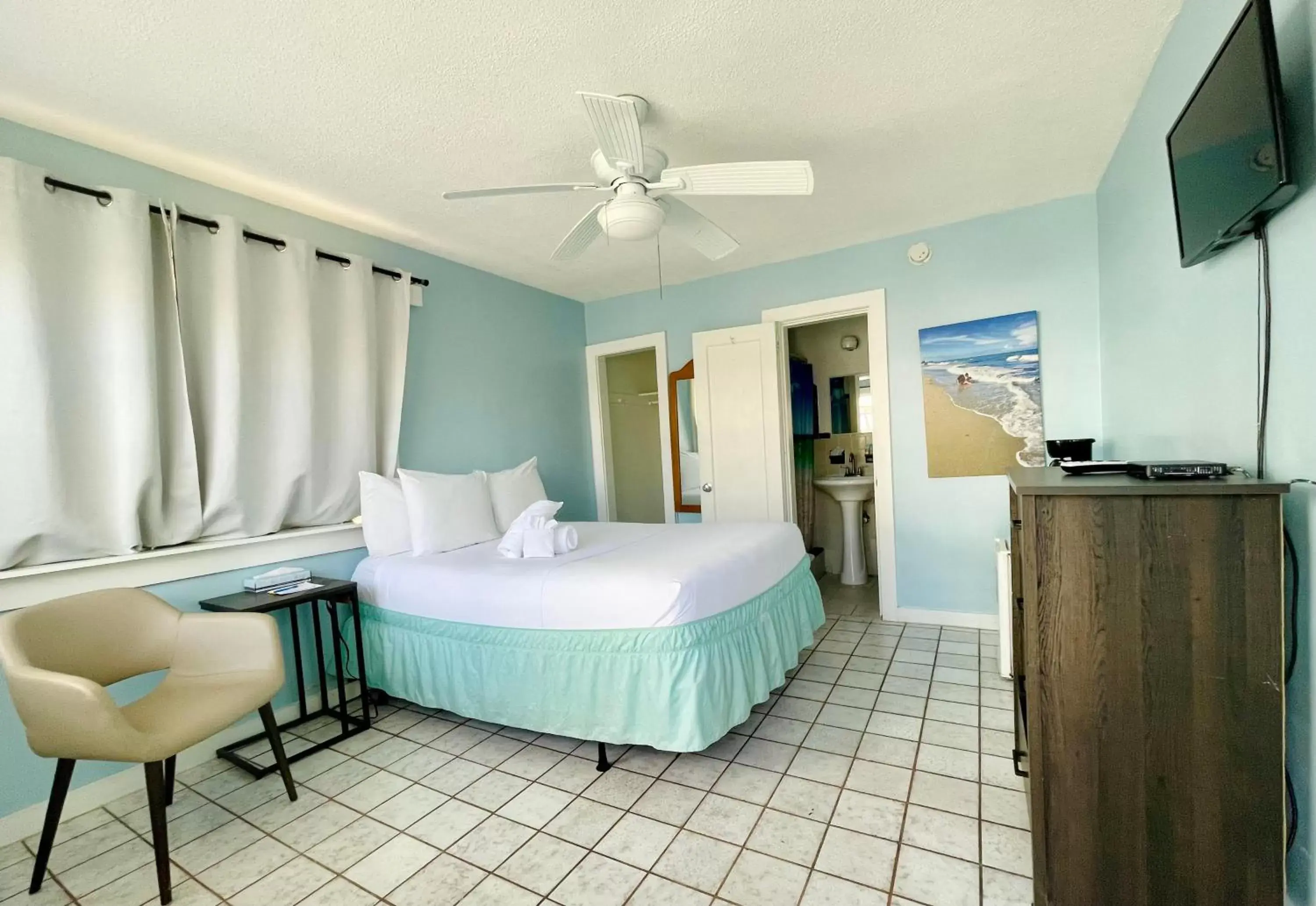 Photo of the whole room in St Maurice Beach Inn