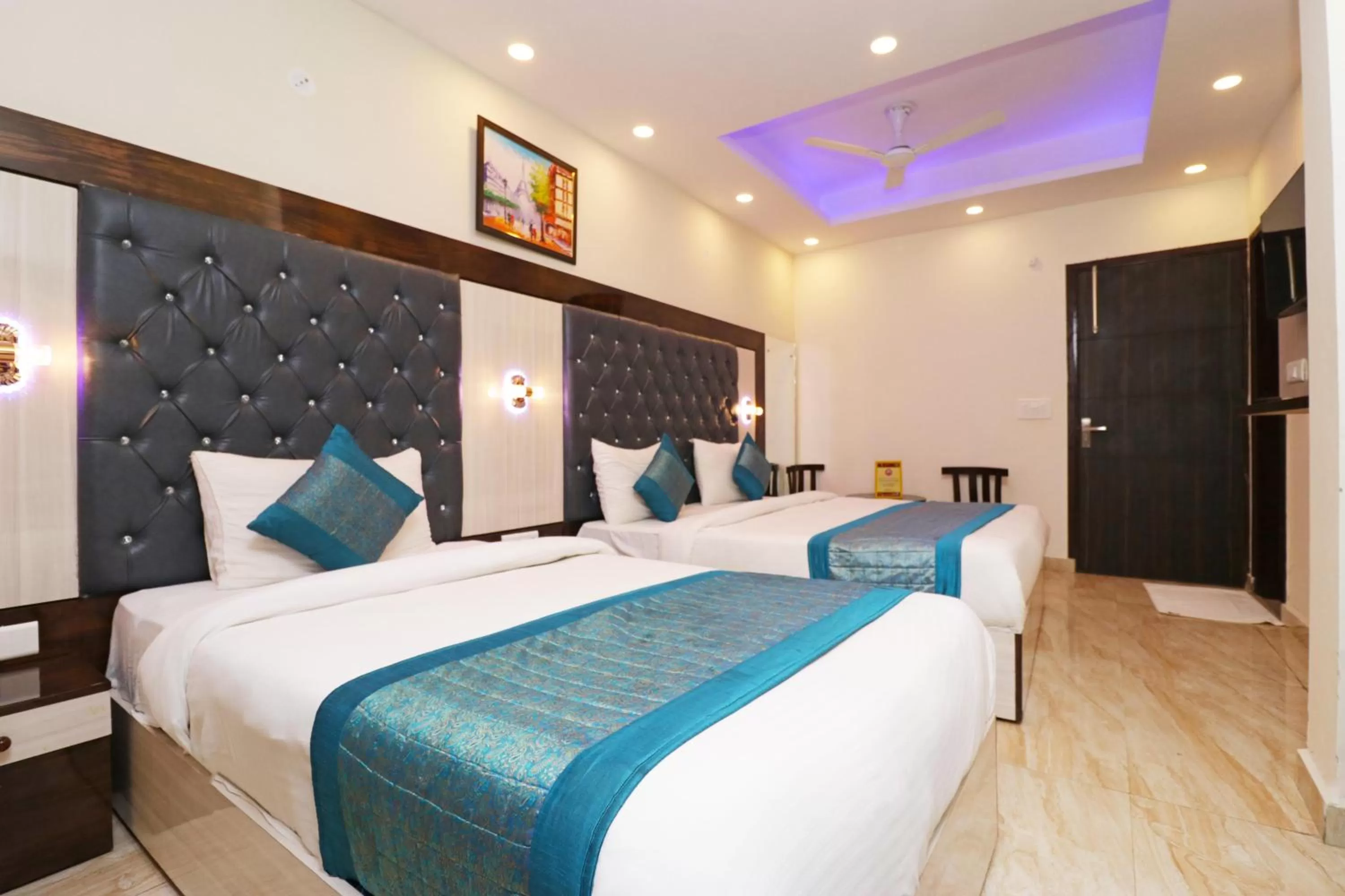 Photo of the whole room, Bed in Airport Hotel Shivaka Inn