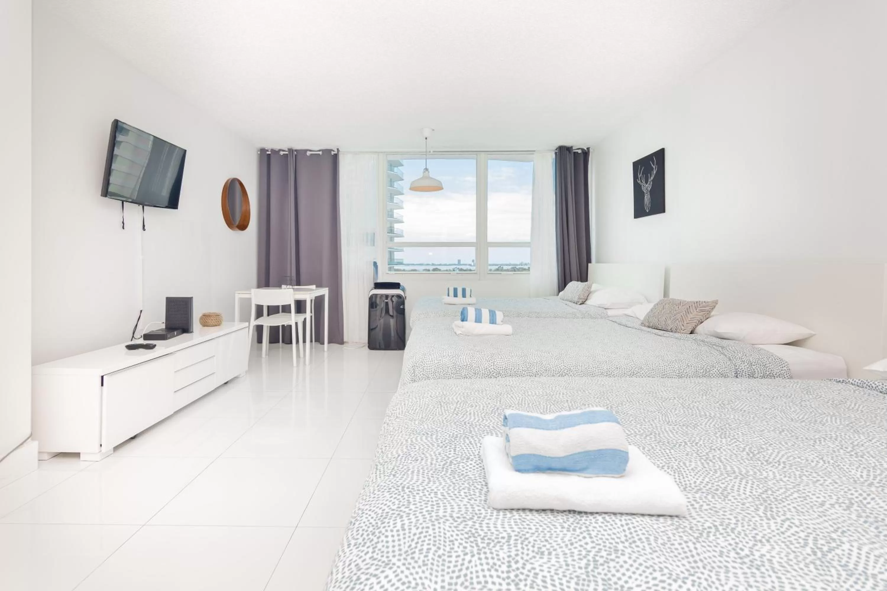 Deluxe Queen Studio  in Girasole Apartments