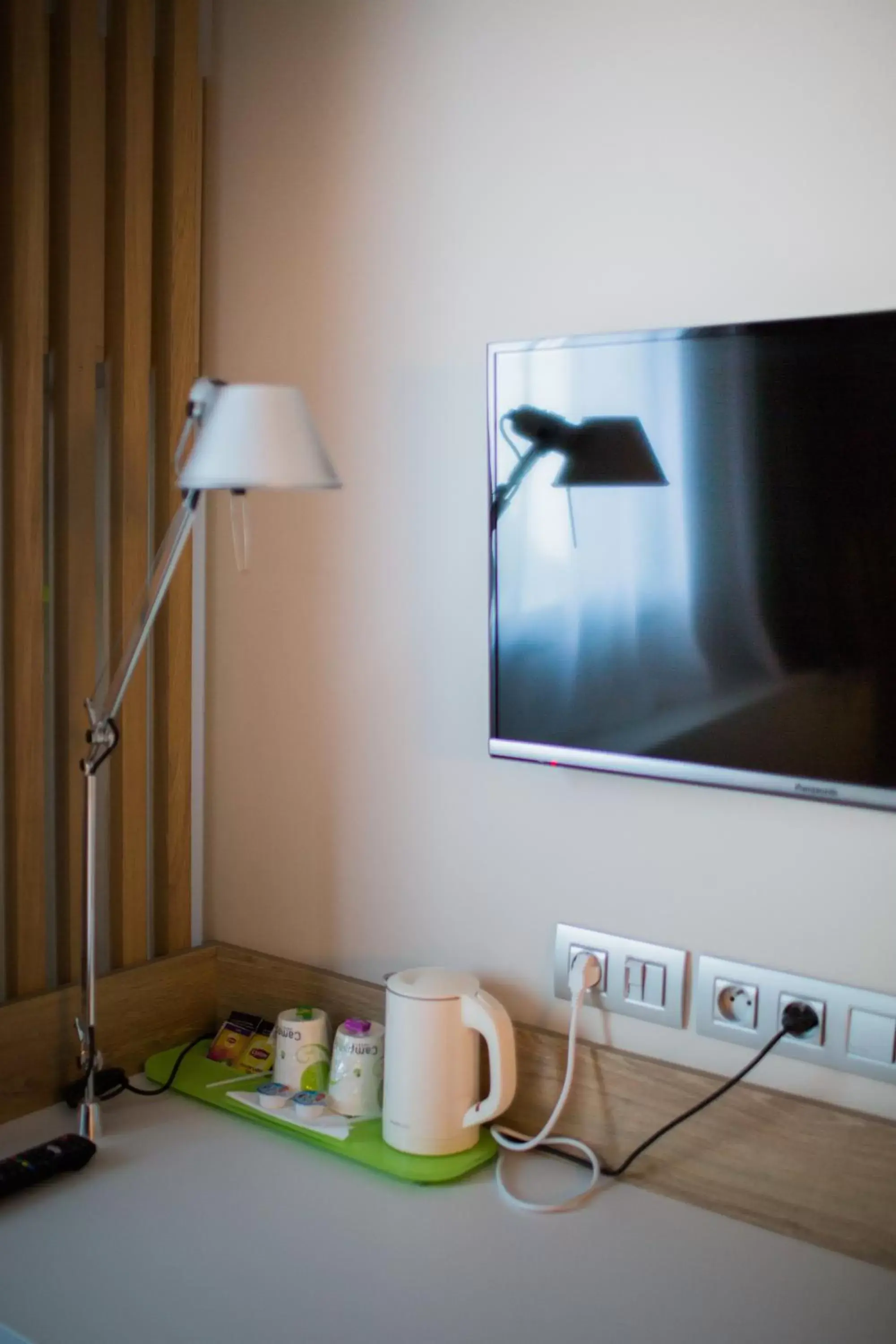 TV and multimedia, TV/Entertainment Center in Campanile Rennes Centre - Gare