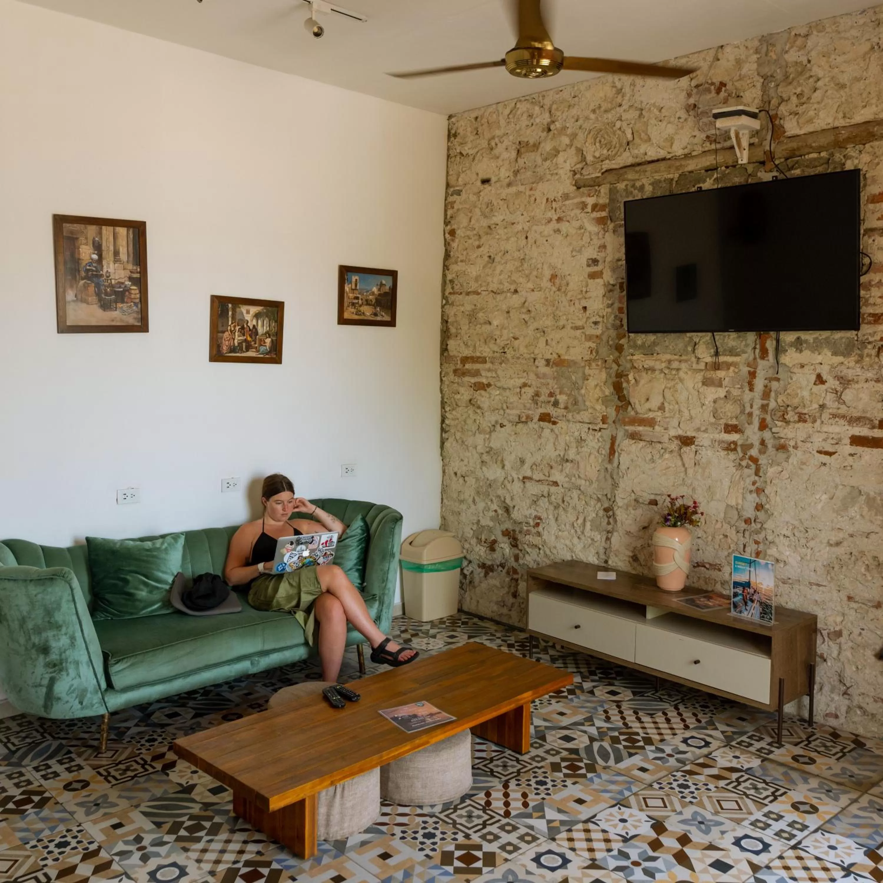 Communal lounge/ TV room in Casa Zahri Boutique Hostel