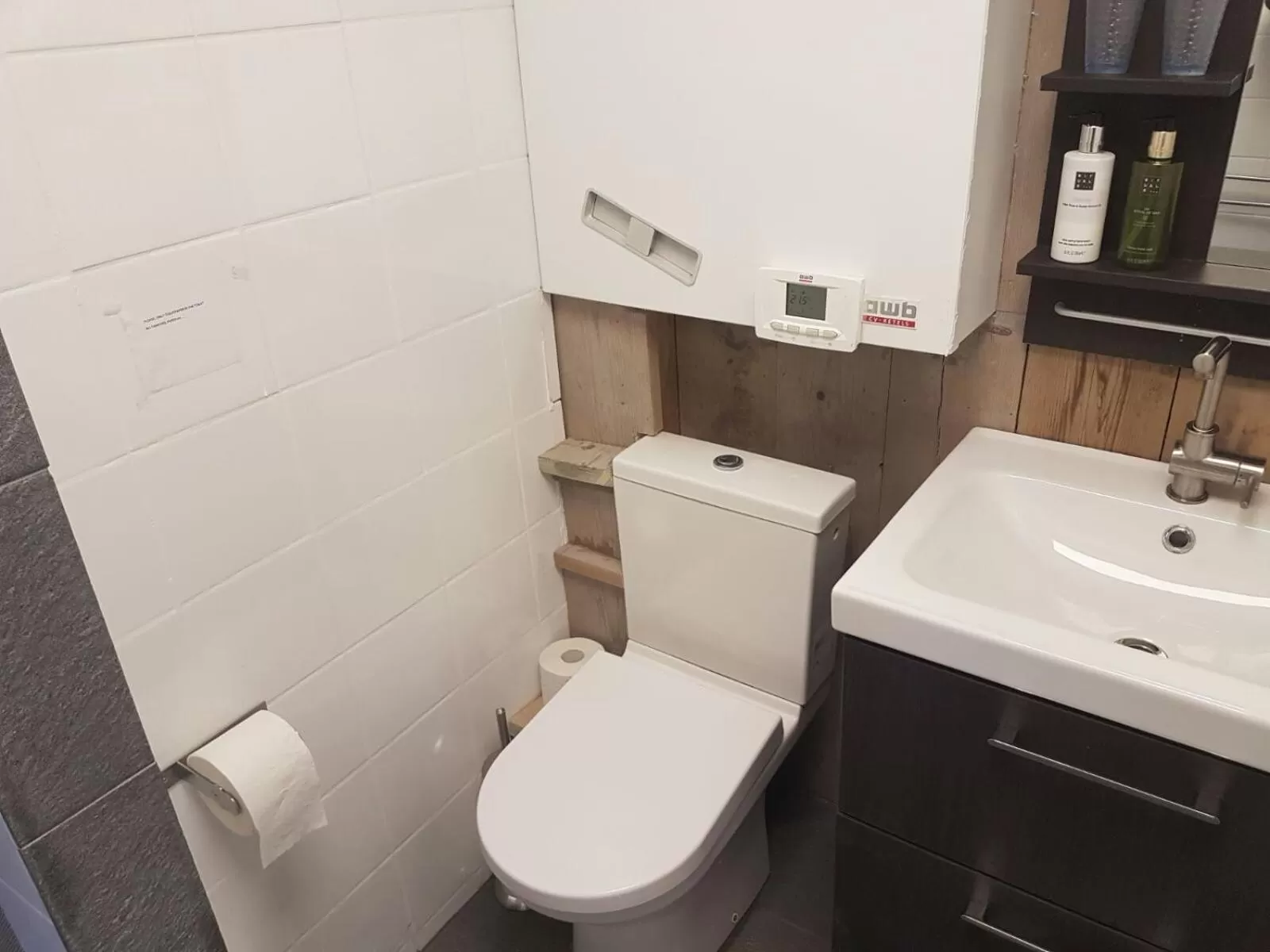 Bathroom in B&B Beach Inn