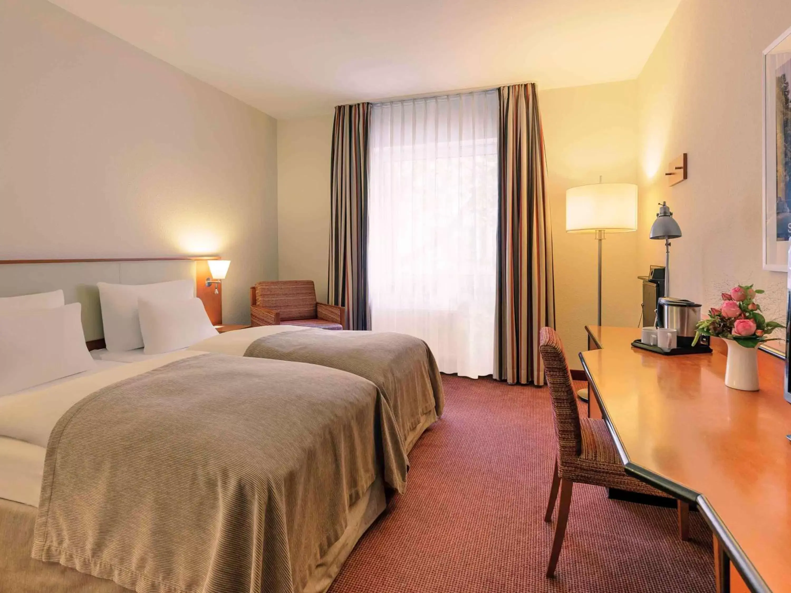 Photo of the whole room, Bed in Mercure Hotel Düsseldorf City Center
