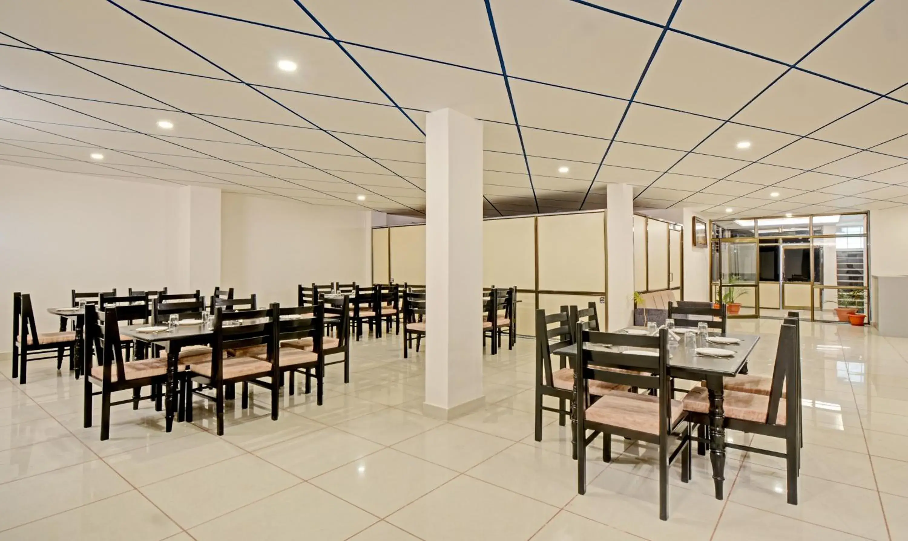 Restaurant/places to eat in Treebo Paras Raj Near City Palace Restaurant/places to eat in Treebo Paras Raj Near City Palace