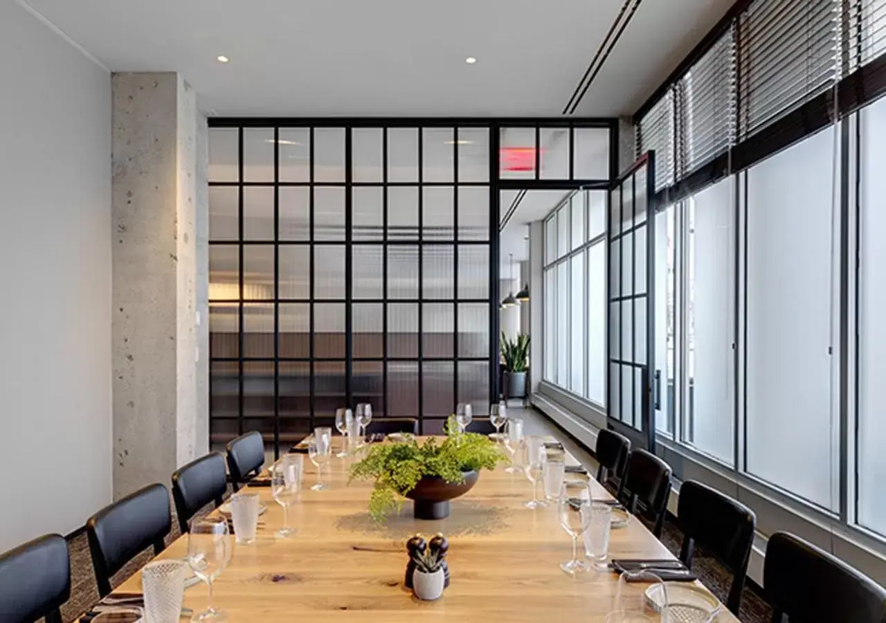 Restaurant/places to eat in The Colonnade Hotel Restaurant/places to eat in The Colonnade Hotel