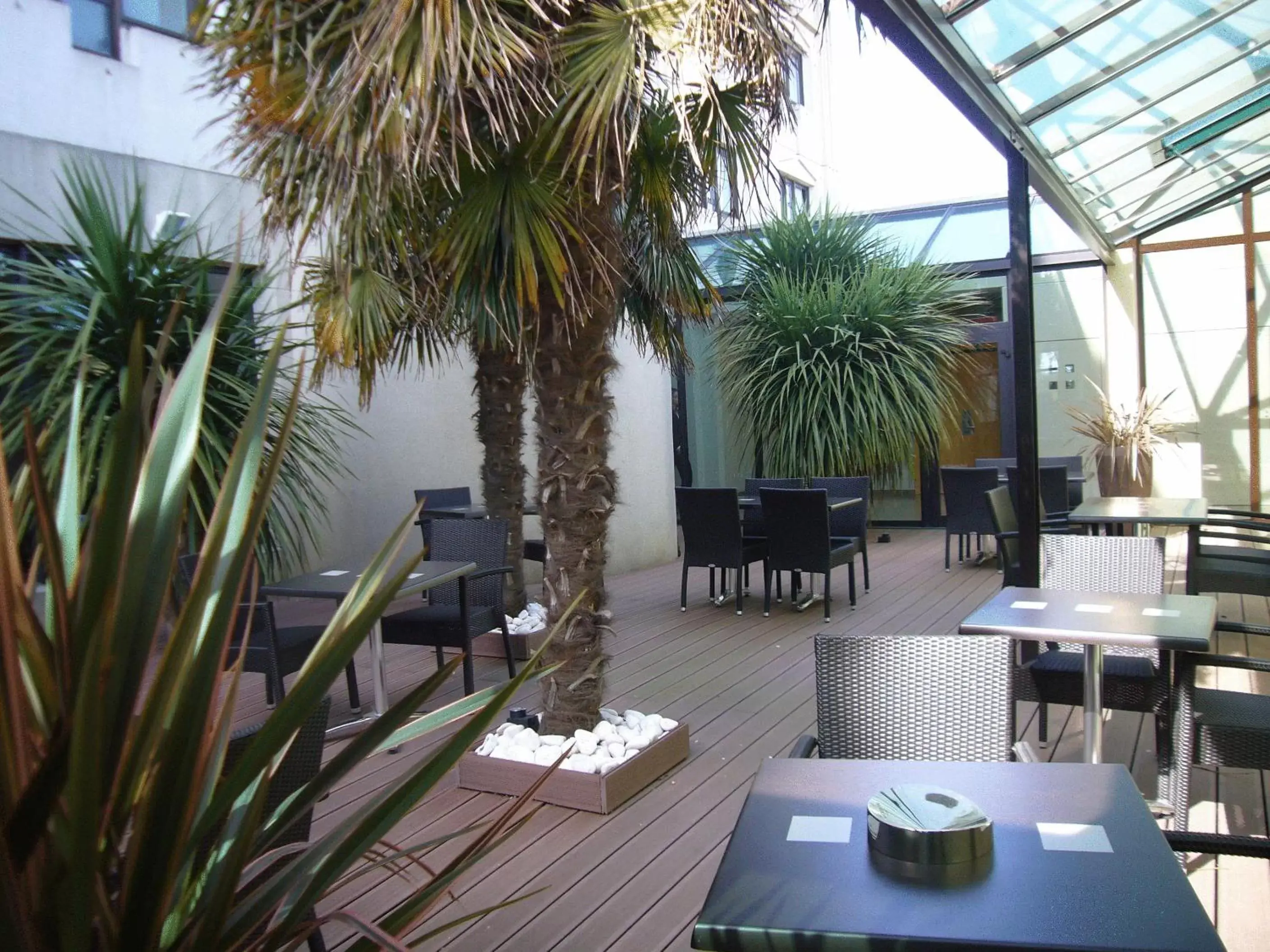 Balcony/Terrace, Restaurant/Places to Eat in Hôtel Oceania Nantes