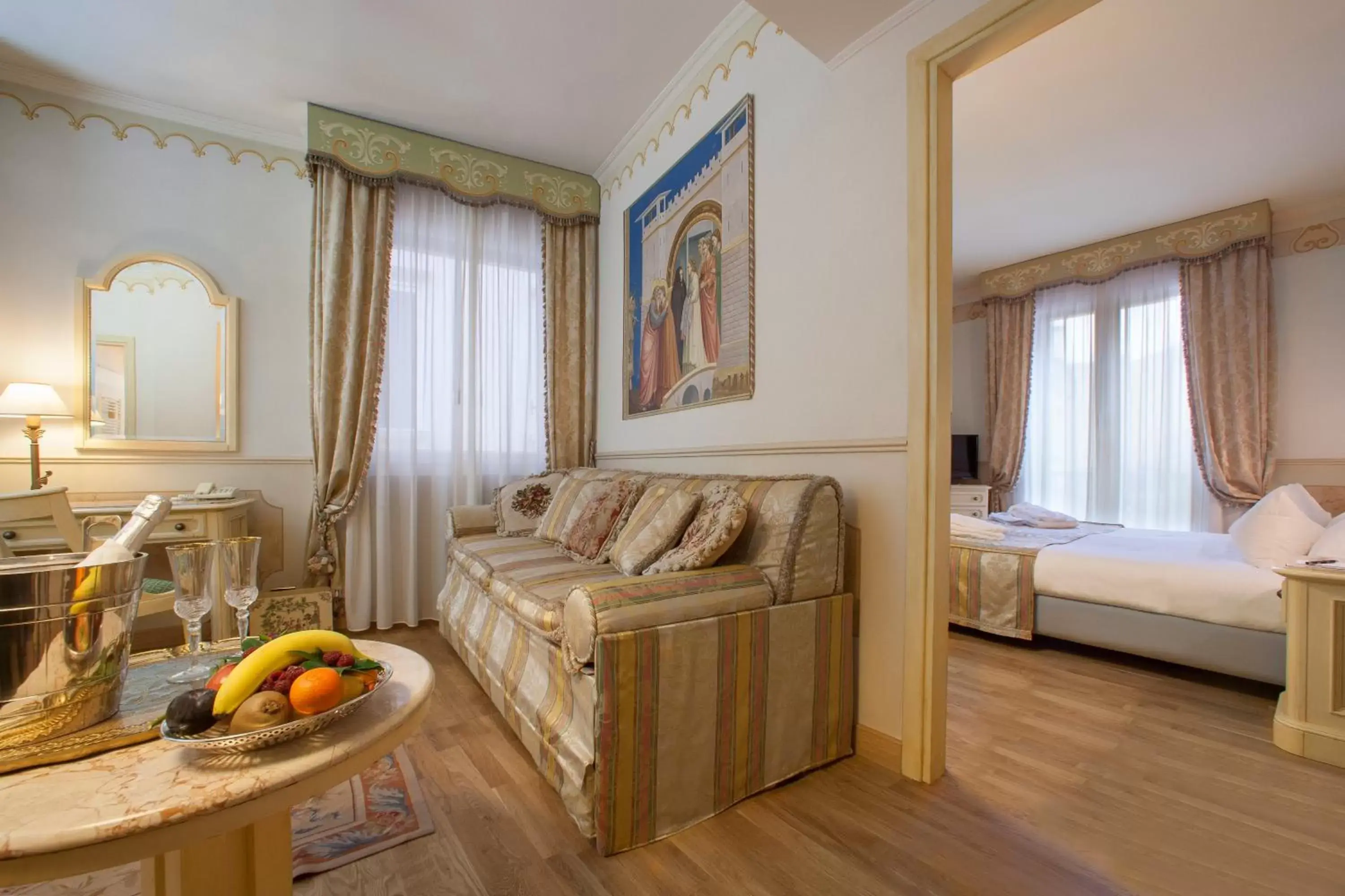 Suite in Majestic Toscanelli (centro storico) Suite in Majestic Toscanelli (centro storico)