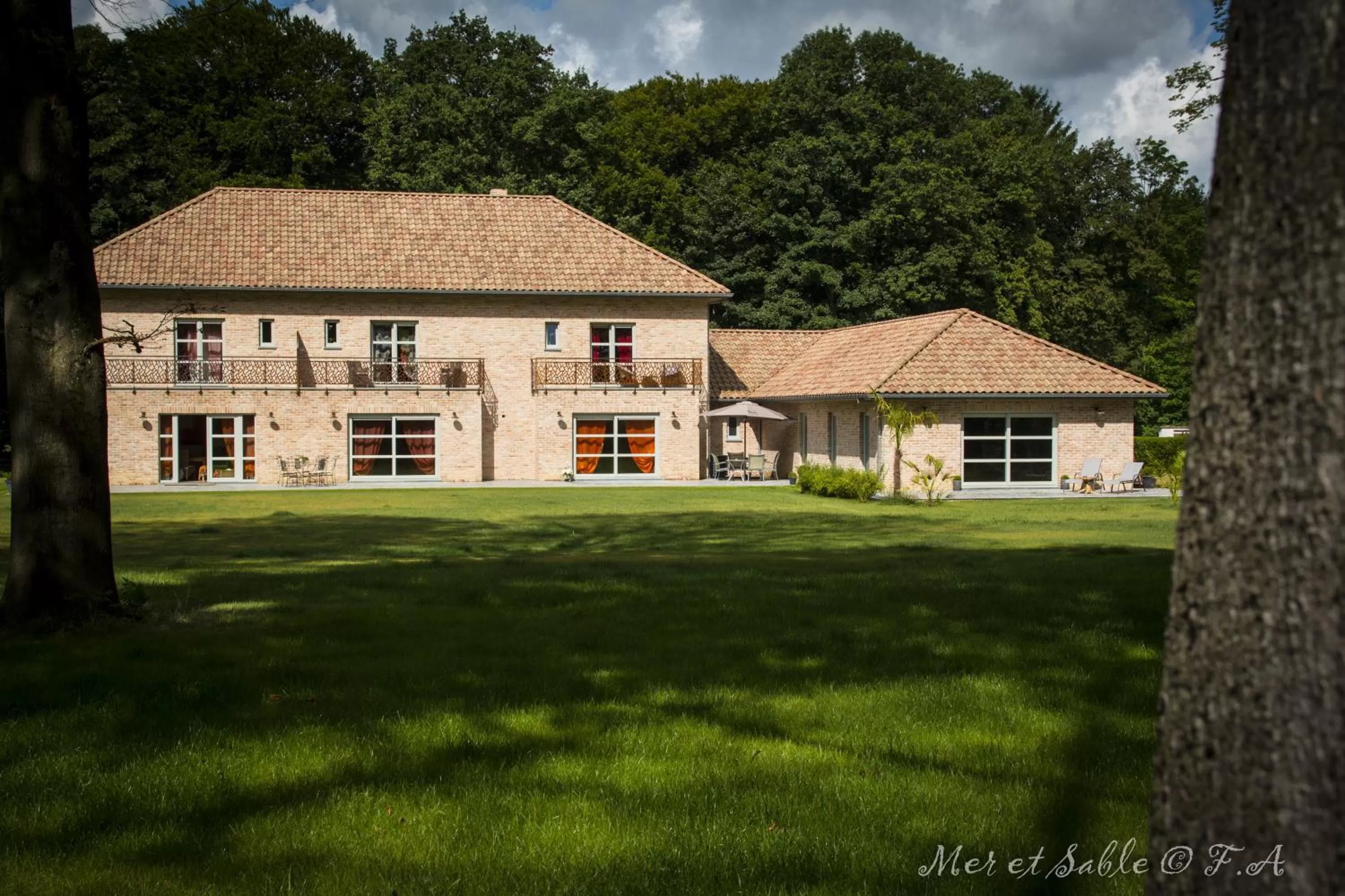 Garden view in Mer et Sable B&B