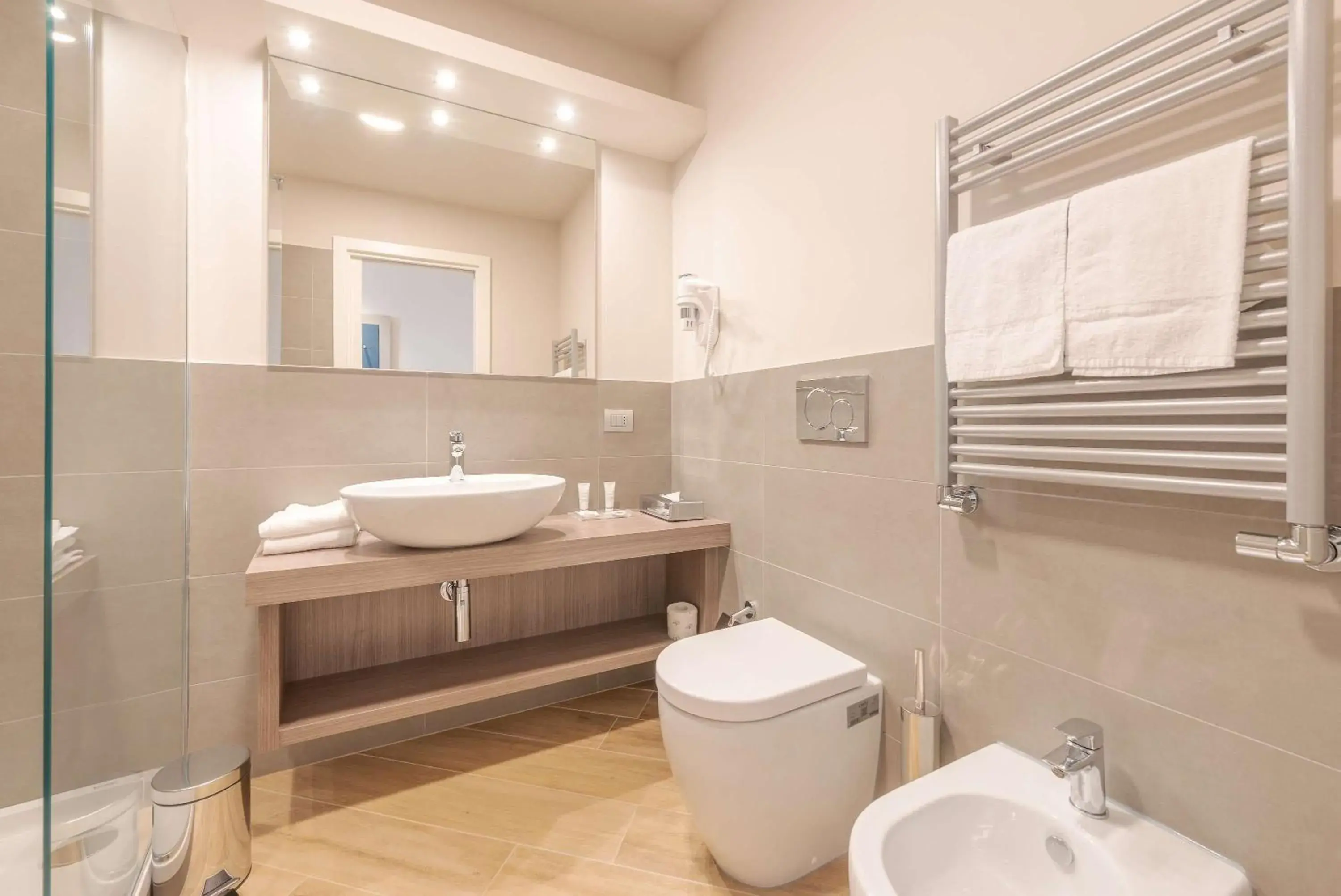 Bathroom in Hotel Horizon Wellness & Spa Resort; Best Western Signature Collection