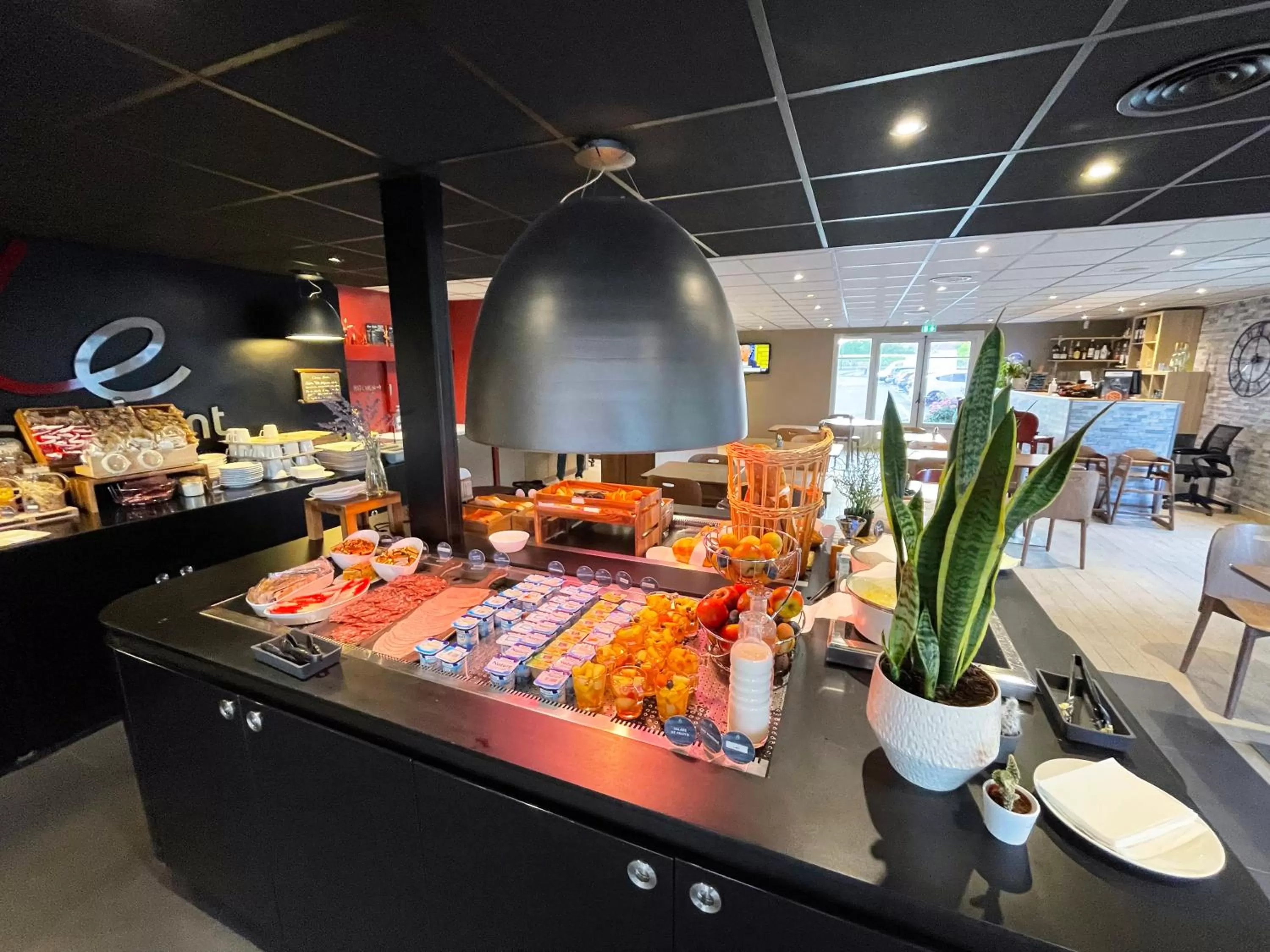 Restaurant/places to eat in Campanile Roissy - Saint Witz